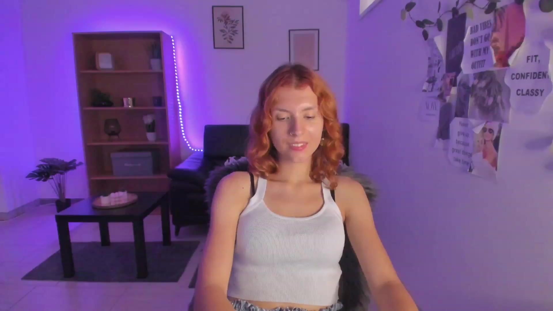 Gallery image thumbnail from SaraJaay18's myfreecams stream on, 08/01/2023, 13:00 image 4 of 20