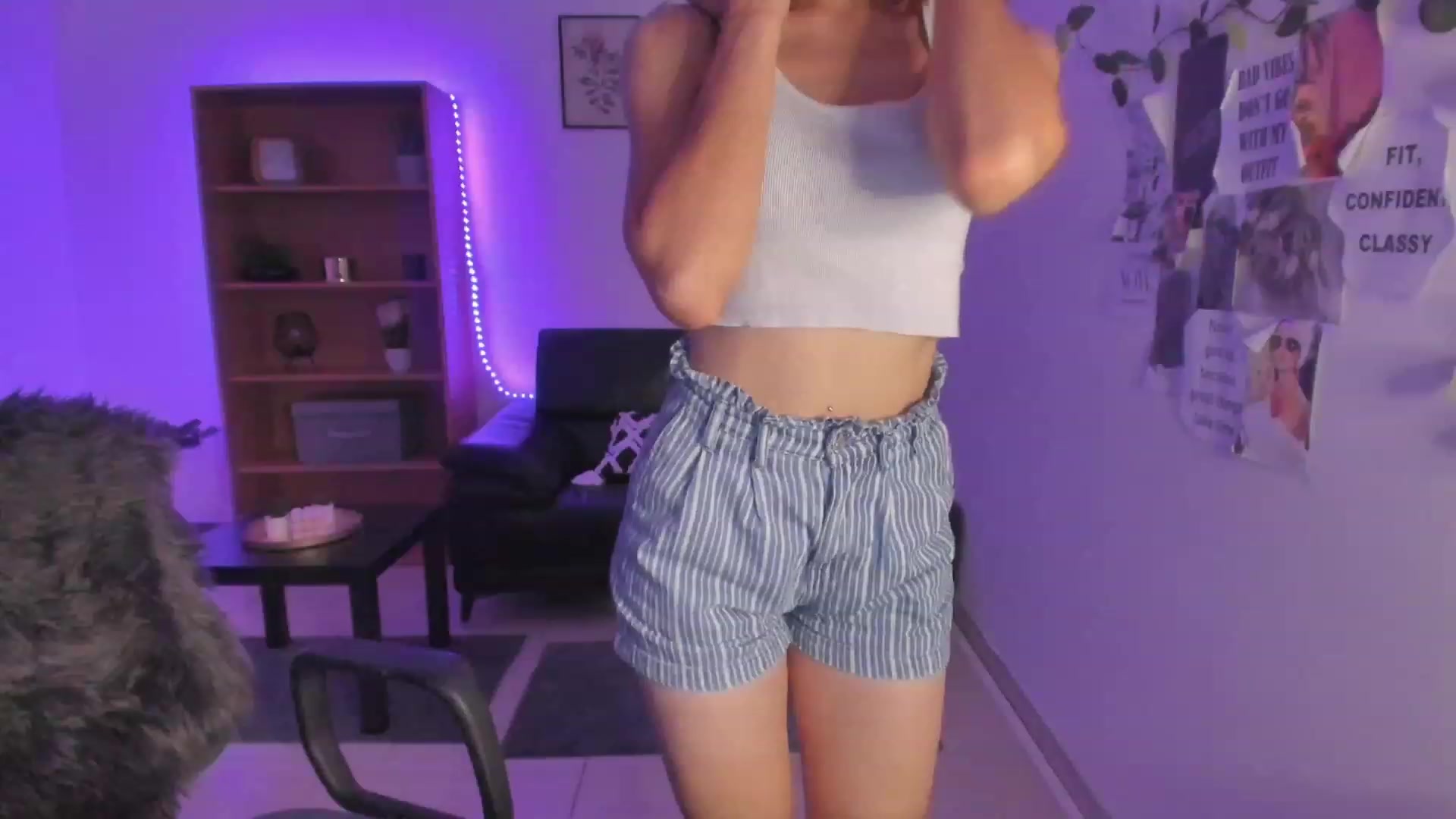 Gallery image thumbnail from SaraJaay18's myfreecams stream on, 08/01/2023, 13:00 image 16 of 20
