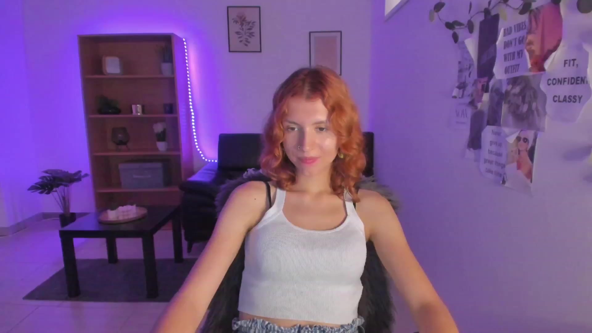 Gallery image thumbnail from SaraJaay18's myfreecams stream on, 08/01/2023, 13:00 image 8 of 20