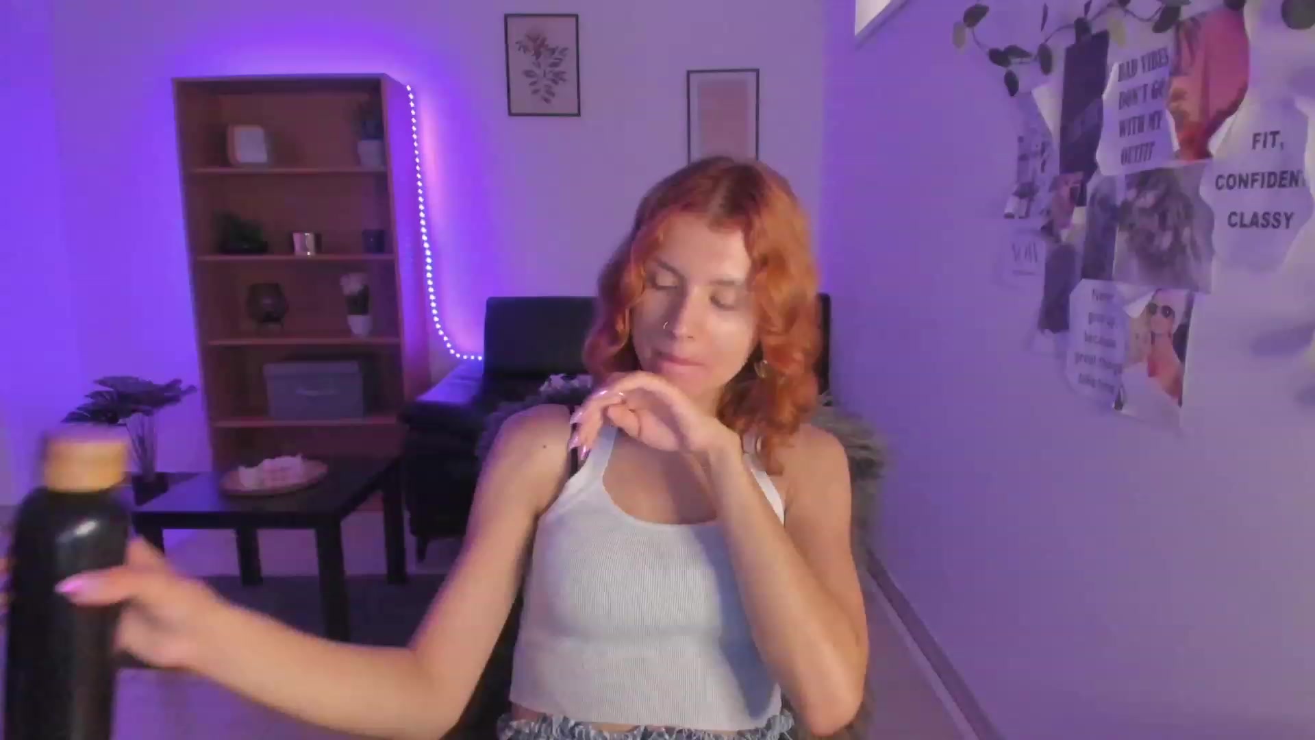 Gallery image thumbnail from SaraJaay18's myfreecams stream on, 08/01/2023, 13:00 image 11 of 20