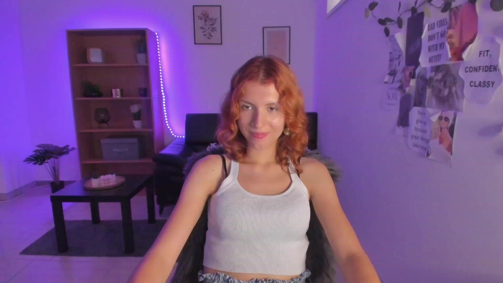 Gallery image thumbnail from SaraJaay18's myfreecams stream on, 08/01/2023, 13:00 image 6 of 20