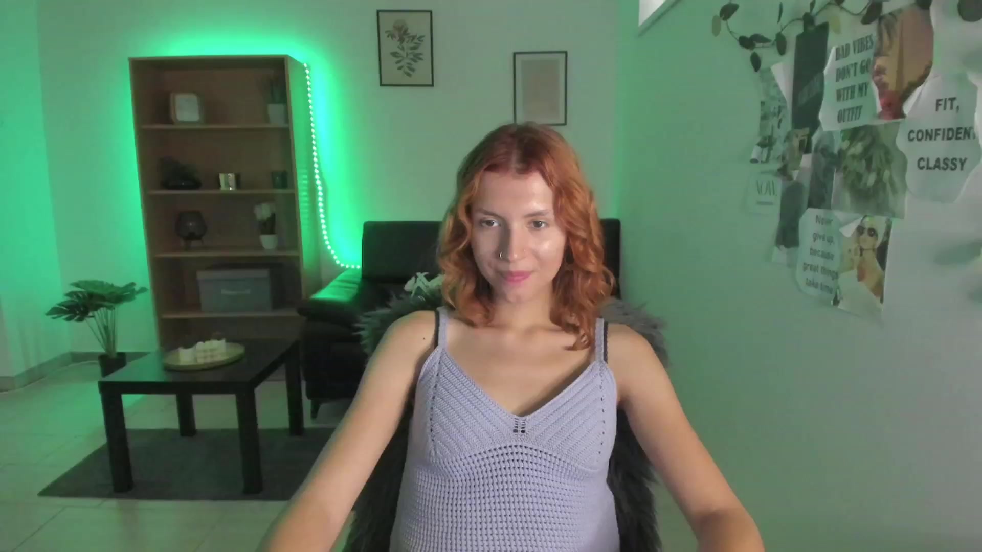 Gallery image thumbnail from SaraJaay18's myfreecams stream on, 08/03/2023, 12:28 image 17 of 20