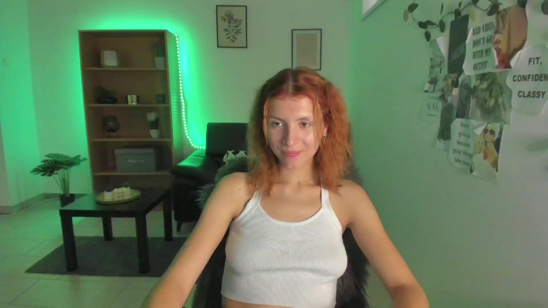 Gallery image thumbnail from SaraJaay18's myfreecams stream on, 08/08/2023, 10:09 image 9 of 20
