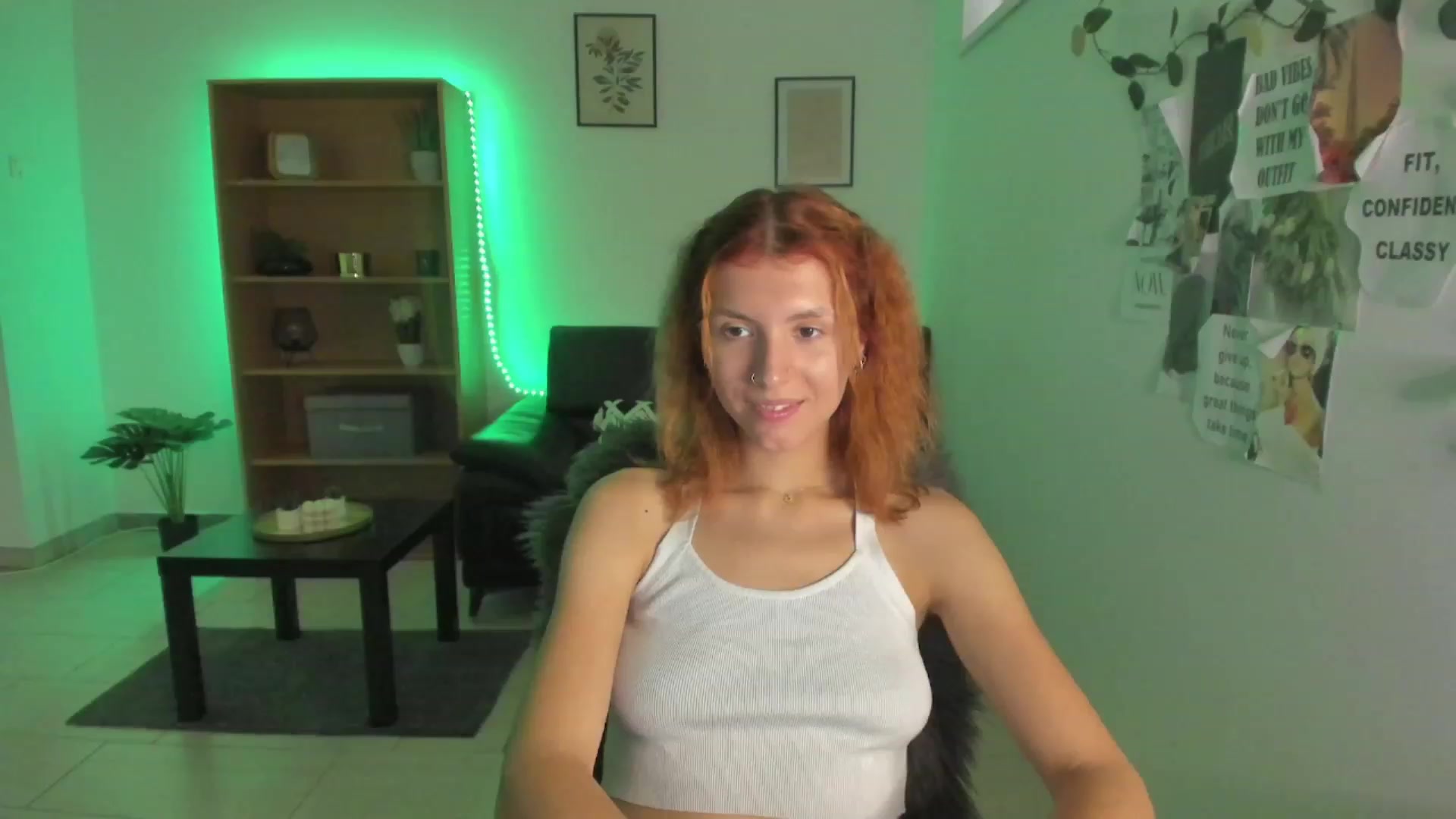Gallery image thumbnail from SaraJaay18's myfreecams stream on, 08/08/2023, 10:09 image 14 of 20