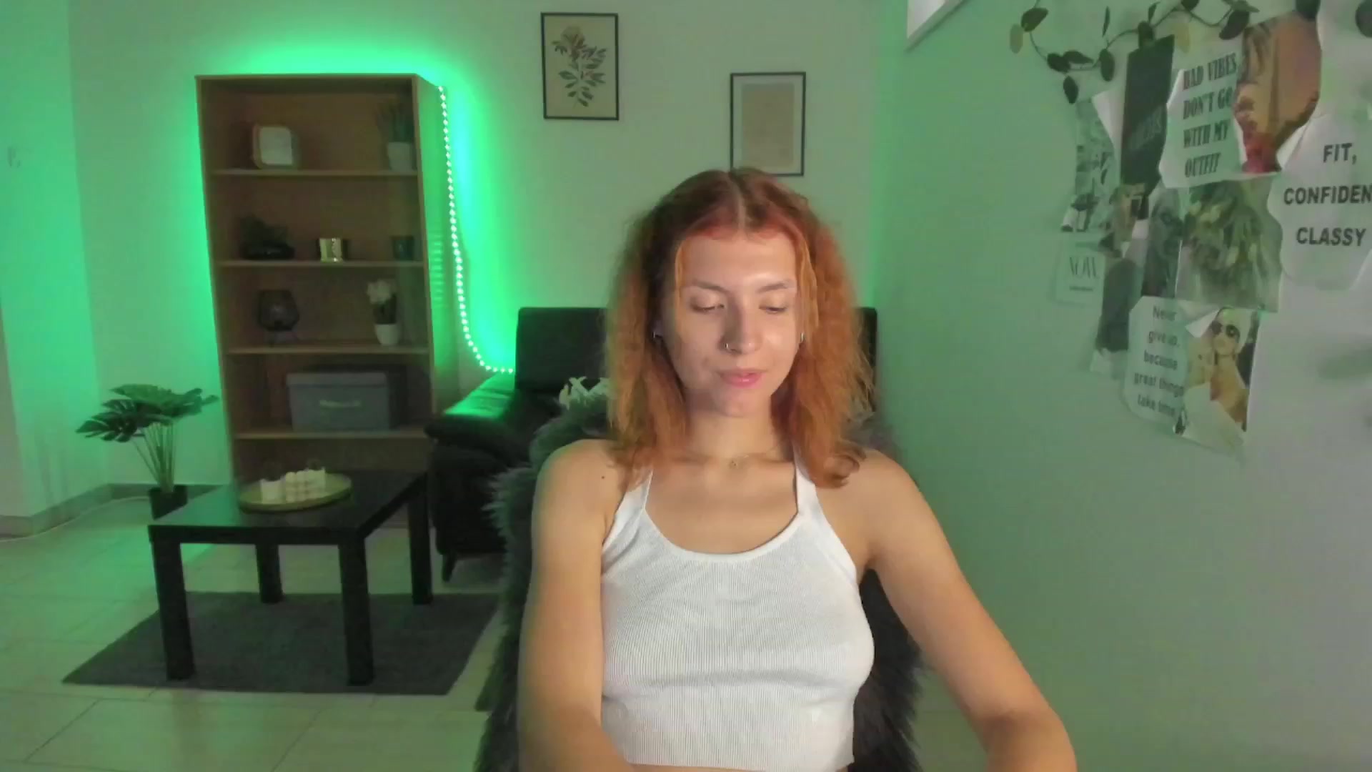 Gallery image thumbnail from SaraJaay18's myfreecams stream on, 08/08/2023, 10:09 image 13 of 20