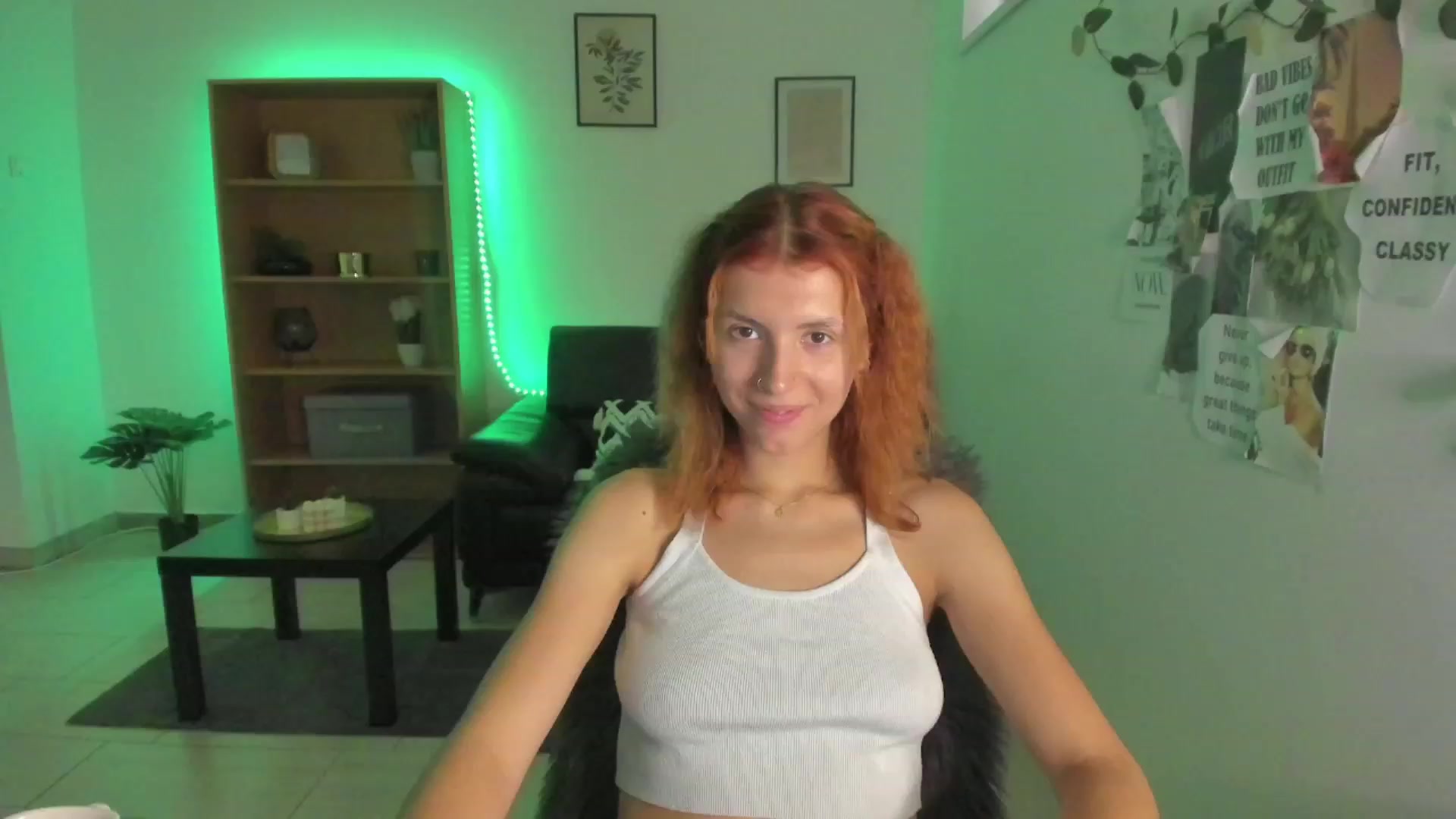 Gallery image thumbnail from SaraJaay18's myfreecams stream on, 08/08/2023, 10:09 image 19 of 20