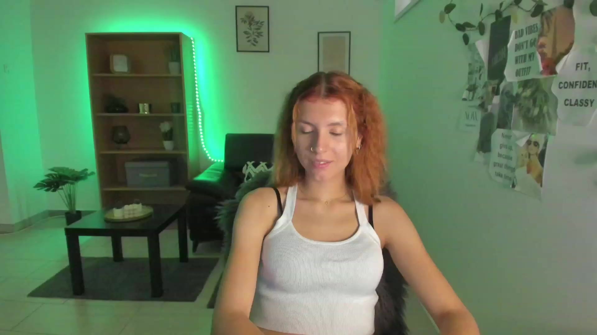 Gallery image thumbnail from SaraJaay18's myfreecams stream on, 08/08/2023, 10:09 image 3 of 20