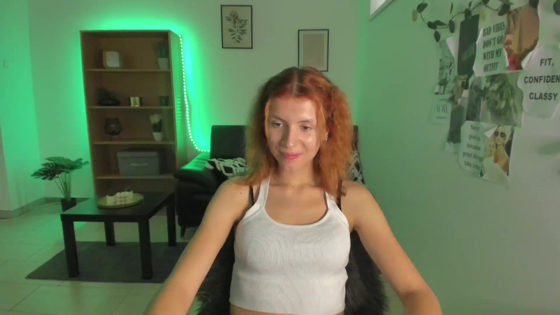 Gallery image thumbnail from SaraJaay18's myfreecams stream on, 08/08/2023, 12:31 image 19 of 20