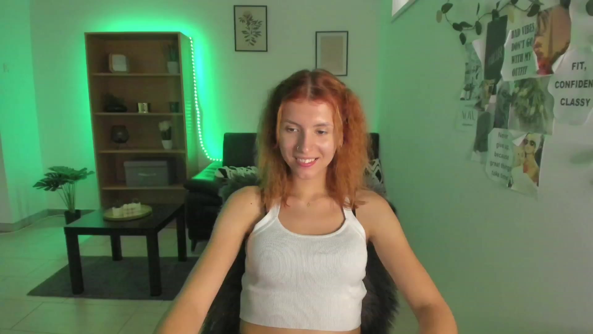 Gallery image thumbnail from SaraJaay18's myfreecams stream on, 08/08/2023, 12:31 image 2 of 20