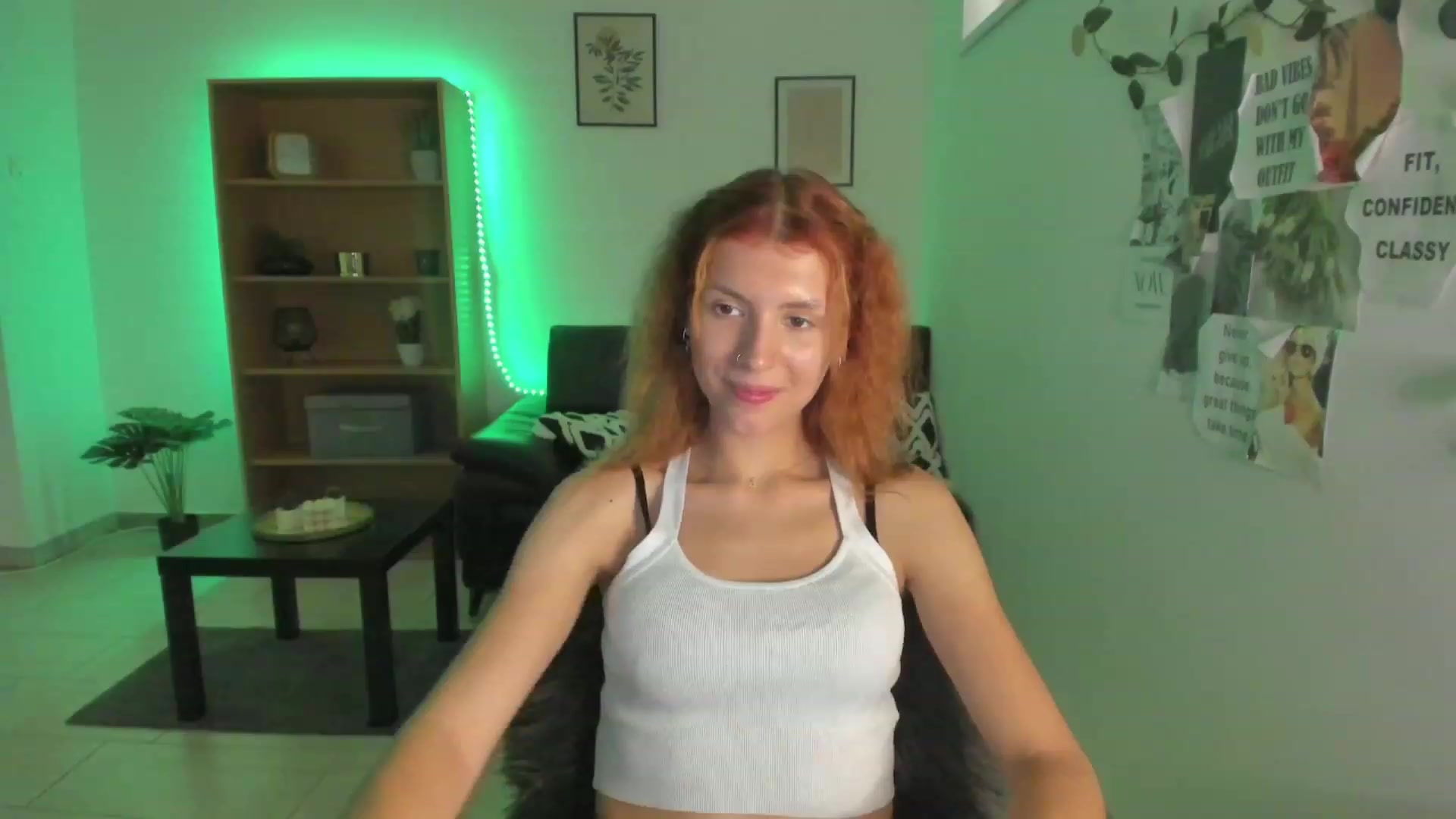 Gallery image thumbnail from SaraJaay18's myfreecams stream on, 08/08/2023, 12:31 image 11 of 20