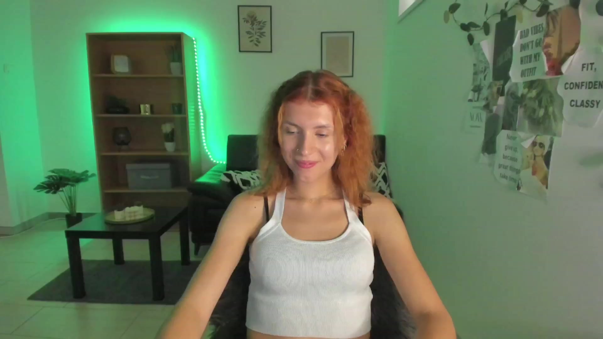Gallery image thumbnail from SaraJaay18's myfreecams stream on, 08/08/2023, 12:31 image 15 of 20