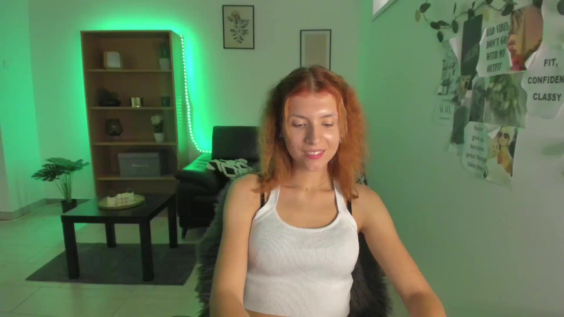 Gallery image thumbnail from SaraJaay18's myfreecams stream on, 08/08/2023, 12:31 image 20 of 20