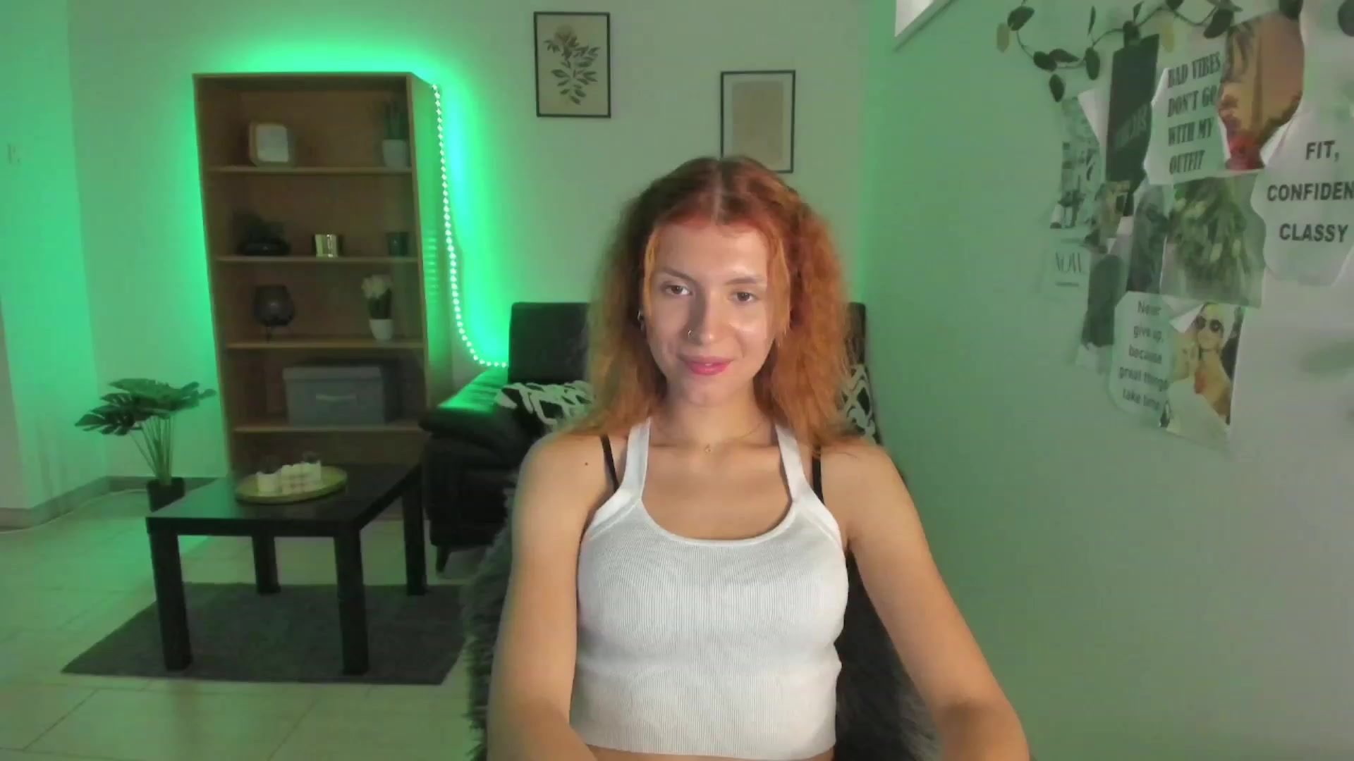 Gallery image thumbnail from SaraJaay18's myfreecams stream on, 08/08/2023, 12:31 image 9 of 20