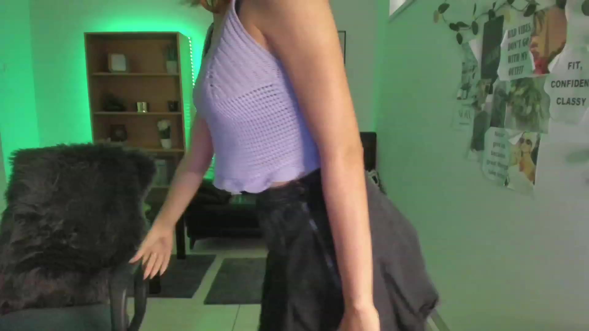 Gallery image thumbnail from SaraJaay18's myfreecams stream on, 08/09/2023, 12:03 image 1 of 20