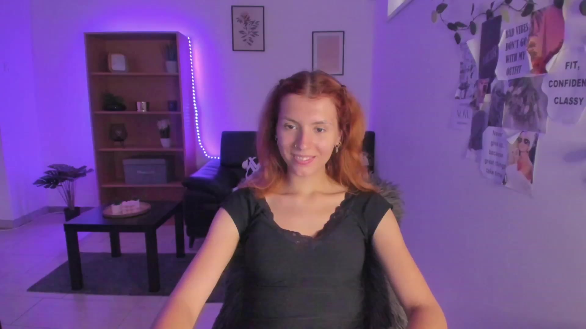 Gallery image thumbnail from SaraJaay18's myfreecams stream on, 08/10/2023, 10:40 image 6 of 20