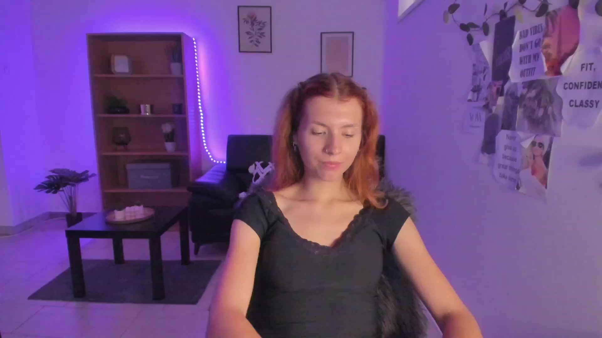 Gallery image thumbnail from SaraJaay18's myfreecams stream on, 08/10/2023, 10:40 image 9 of 20