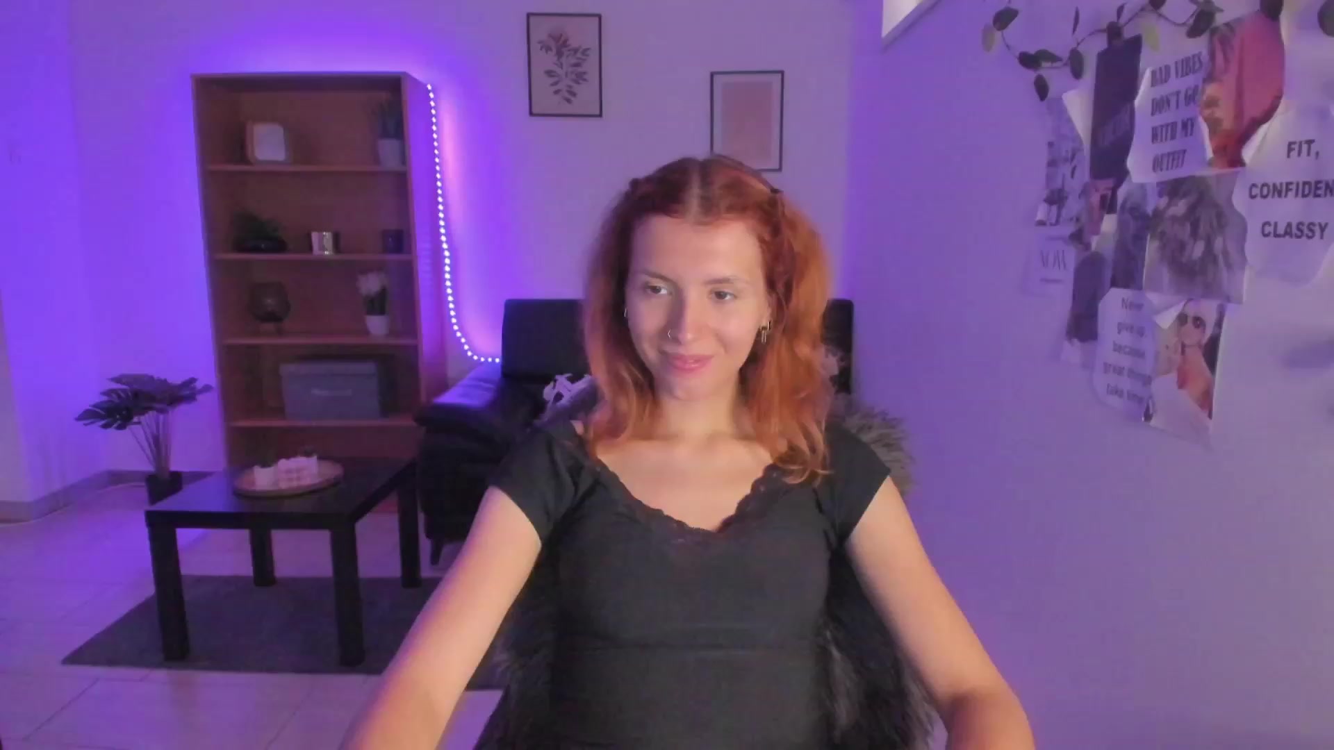 Gallery image thumbnail from SaraJaay18's myfreecams stream on, 08/10/2023, 10:40 image 3 of 20