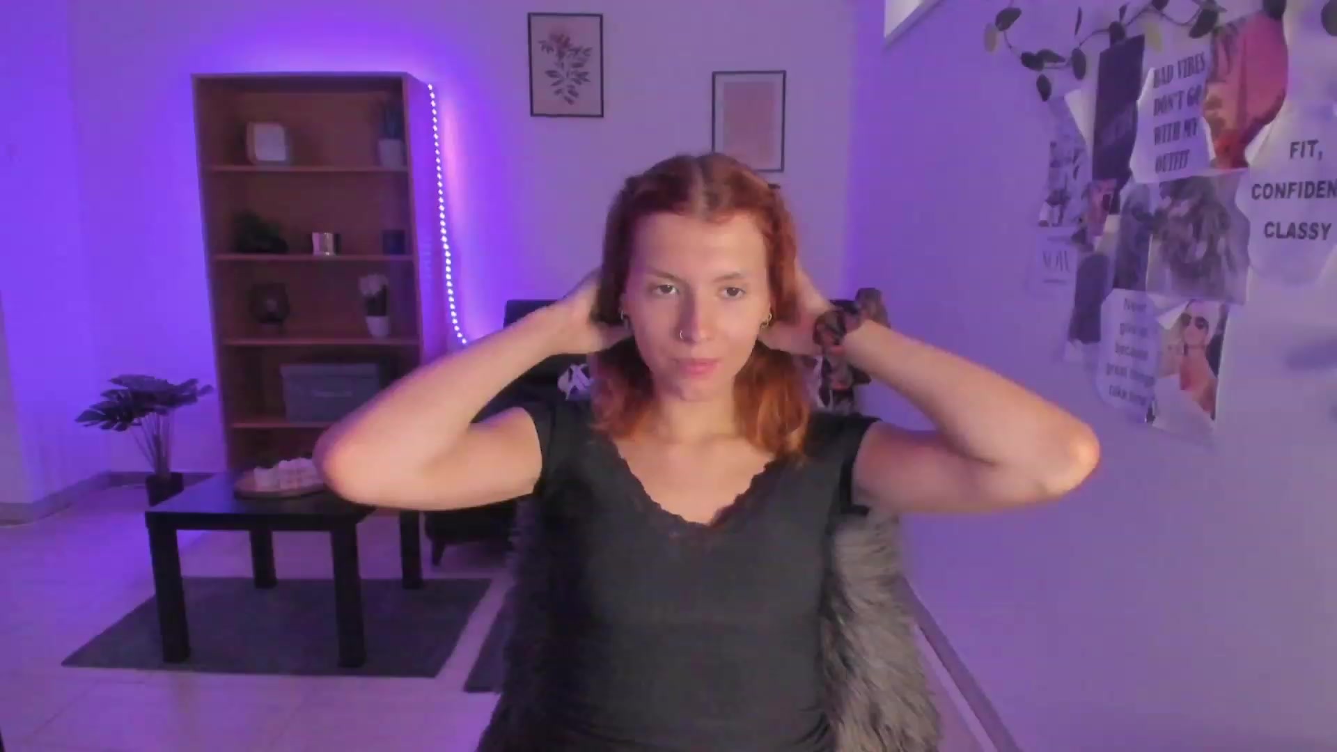 Gallery image thumbnail from SaraJaay18's myfreecams stream on, 08/10/2023, 10:40 image 10 of 20
