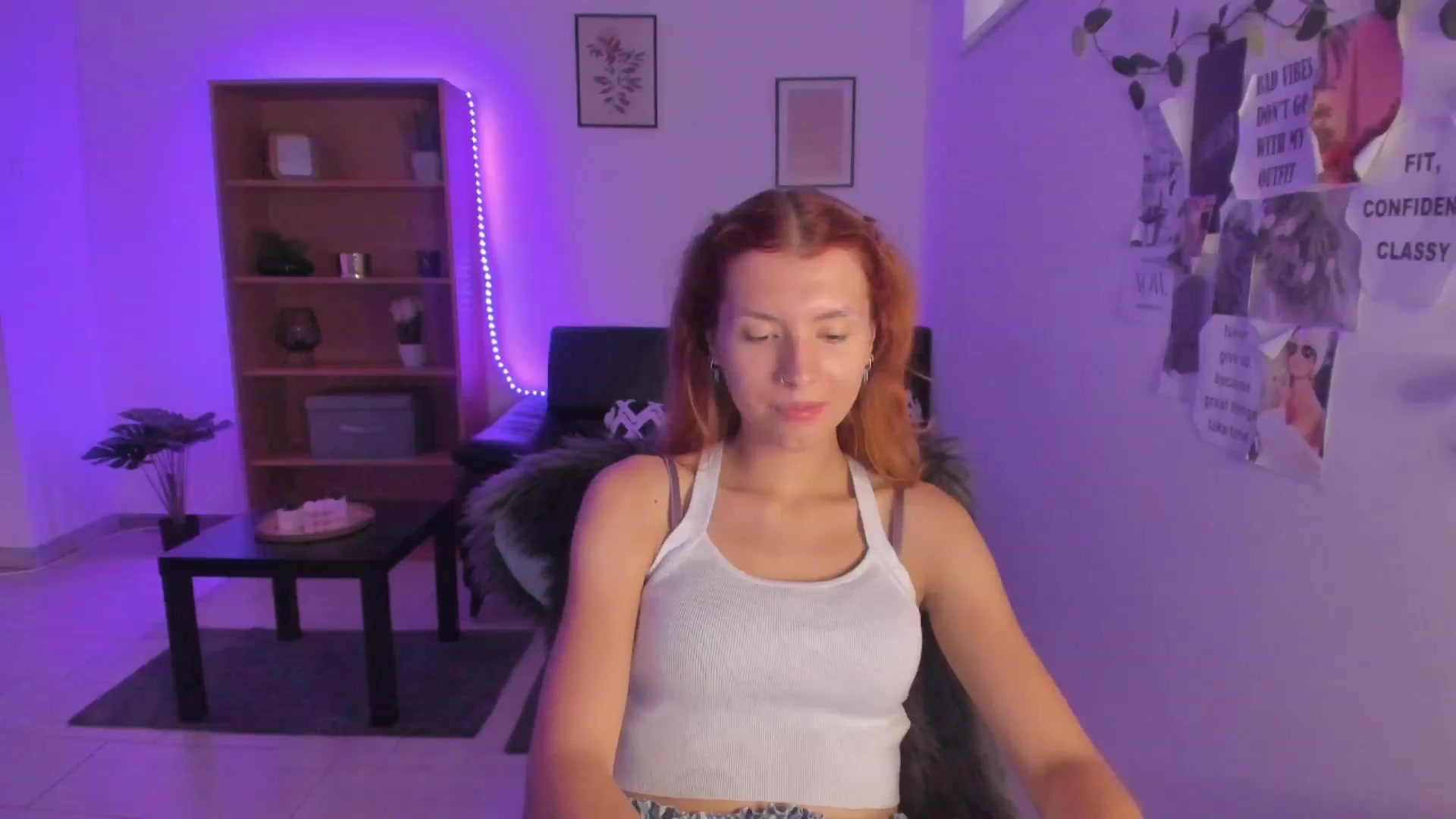 Gallery image thumbnail from SaraJaay18's myfreecams stream on, 08/11/2023, 09:22 image 17 of 20