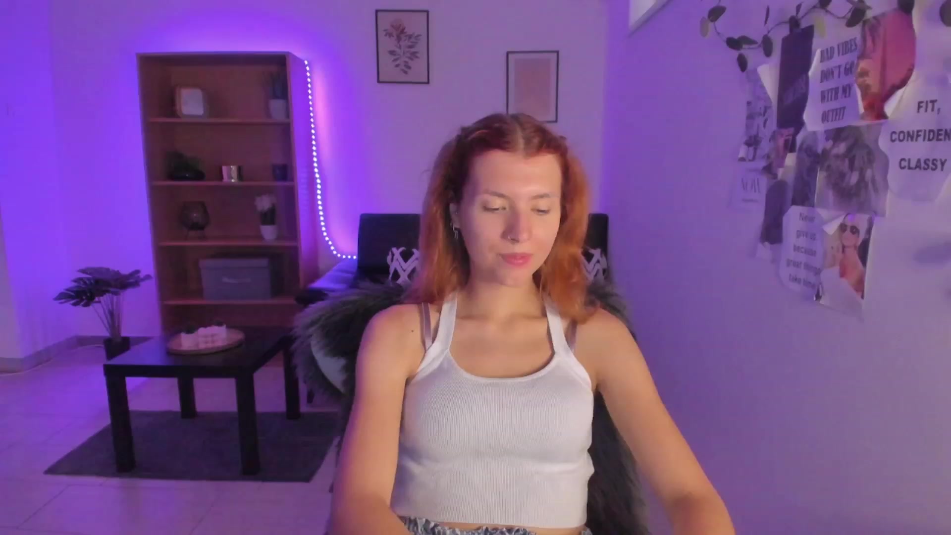 Gallery image thumbnail from SaraJaay18's myfreecams stream on, 08/11/2023, 09:22 image 2 of 20