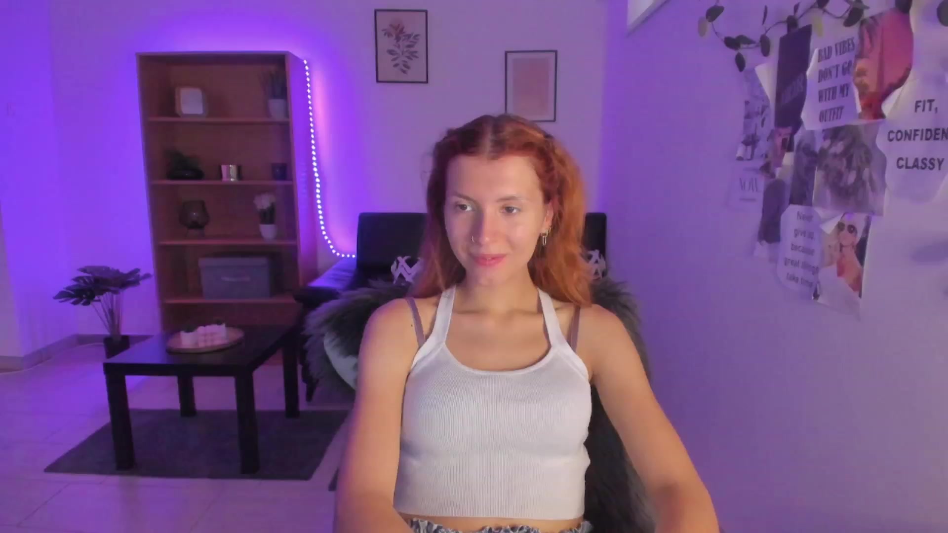 Gallery image thumbnail from SaraJaay18's myfreecams stream on, 08/11/2023, 09:22 image 5 of 20