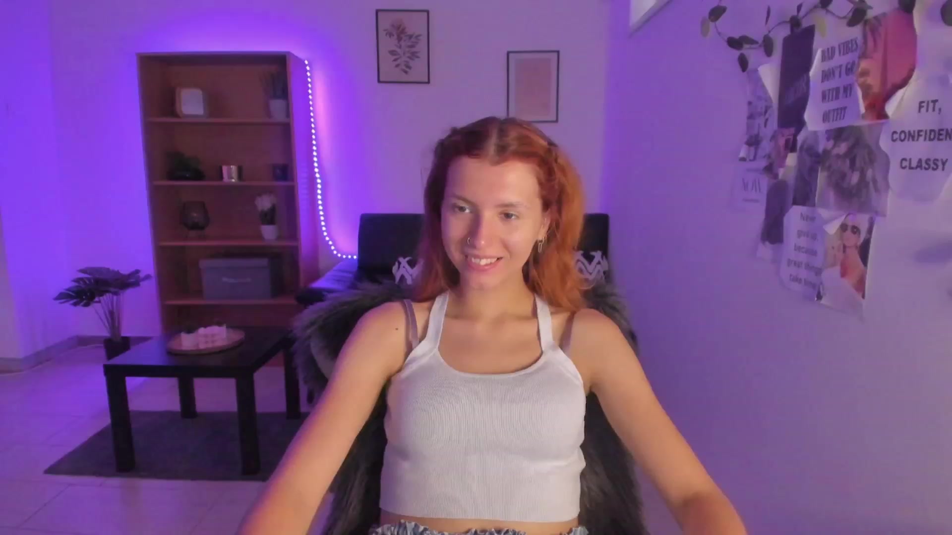 Gallery image thumbnail from SaraJaay18's myfreecams stream on, 08/11/2023, 09:22 image 9 of 20