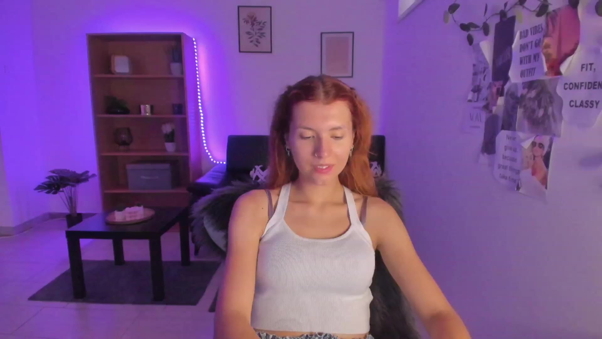 Gallery image thumbnail from SaraJaay18's myfreecams stream on, 08/11/2023, 09:22 image 14 of 20
