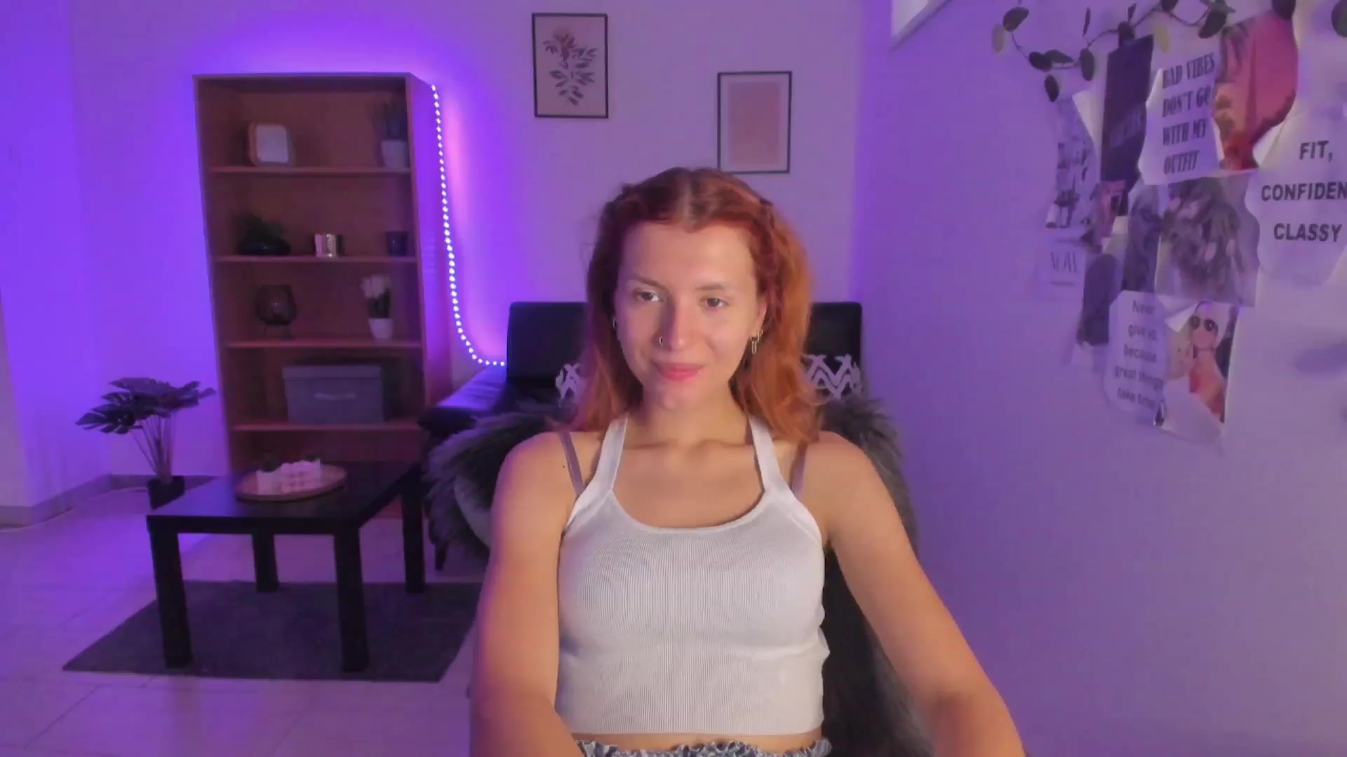 Gallery image thumbnail from SaraJaay18's myfreecams stream on, 08/11/2023, 09:22 image 8 of 20