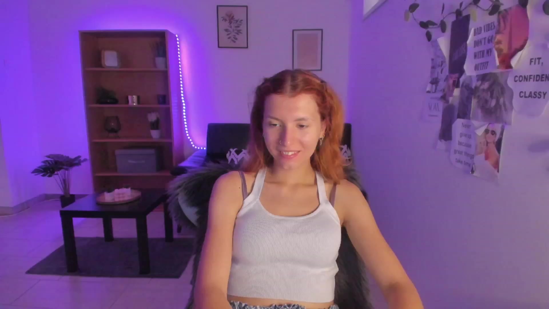 Gallery image thumbnail from SaraJaay18's myfreecams stream on, 08/11/2023, 09:22 image 10 of 20
