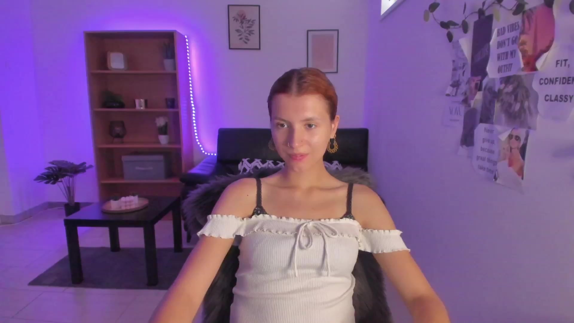 Gallery image thumbnail from SaraJaay18's myfreecams stream on, 08/24/2023, 09:26 image 15 of 20