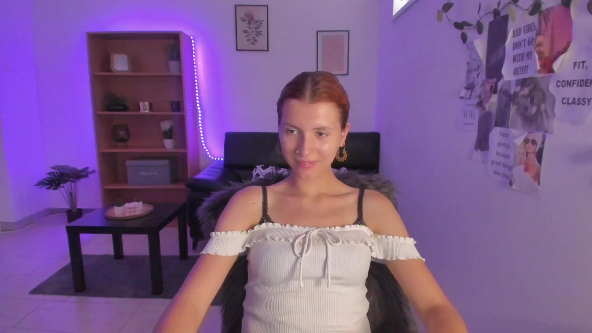 Gallery image thumbnail from SaraJaay18's myfreecams stream on, 08/24/2023, 10:17 image 20 of 20