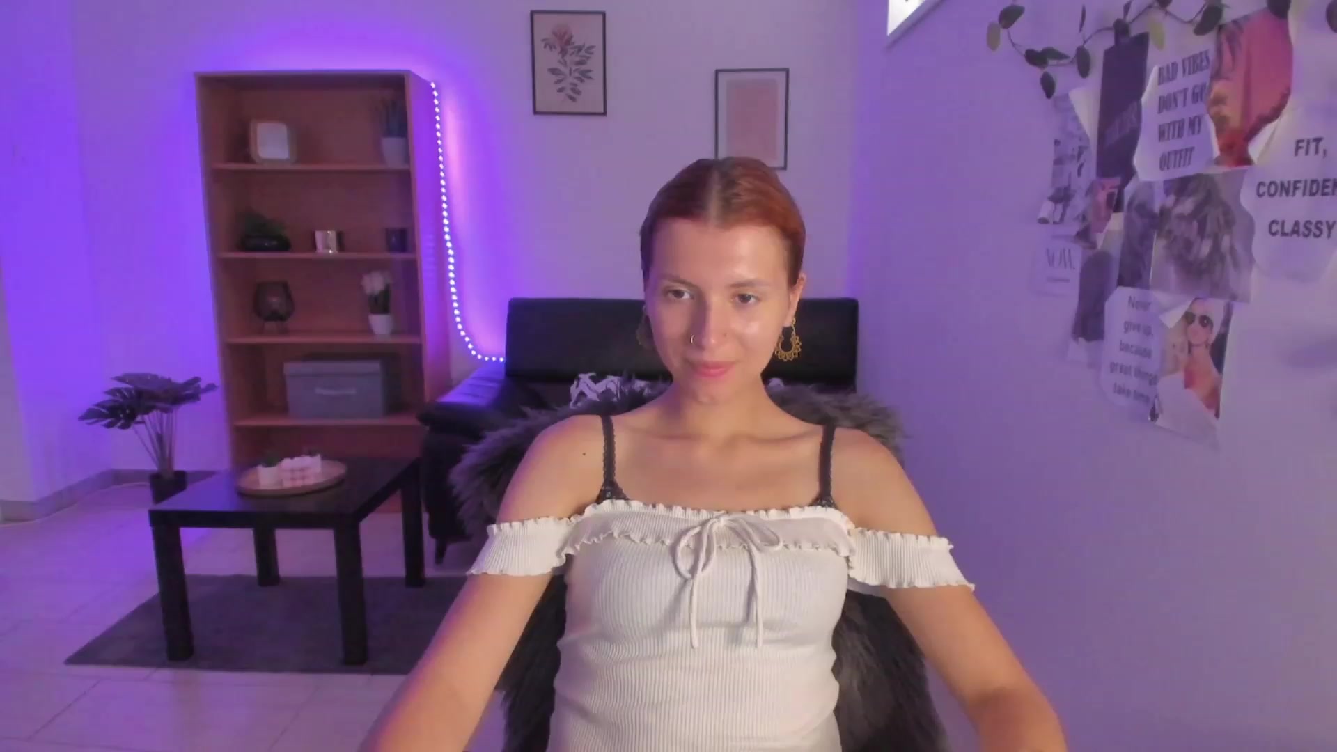 Gallery image thumbnail from SaraJaay18's myfreecams stream on, 08/24/2023, 10:17 image 19 of 20