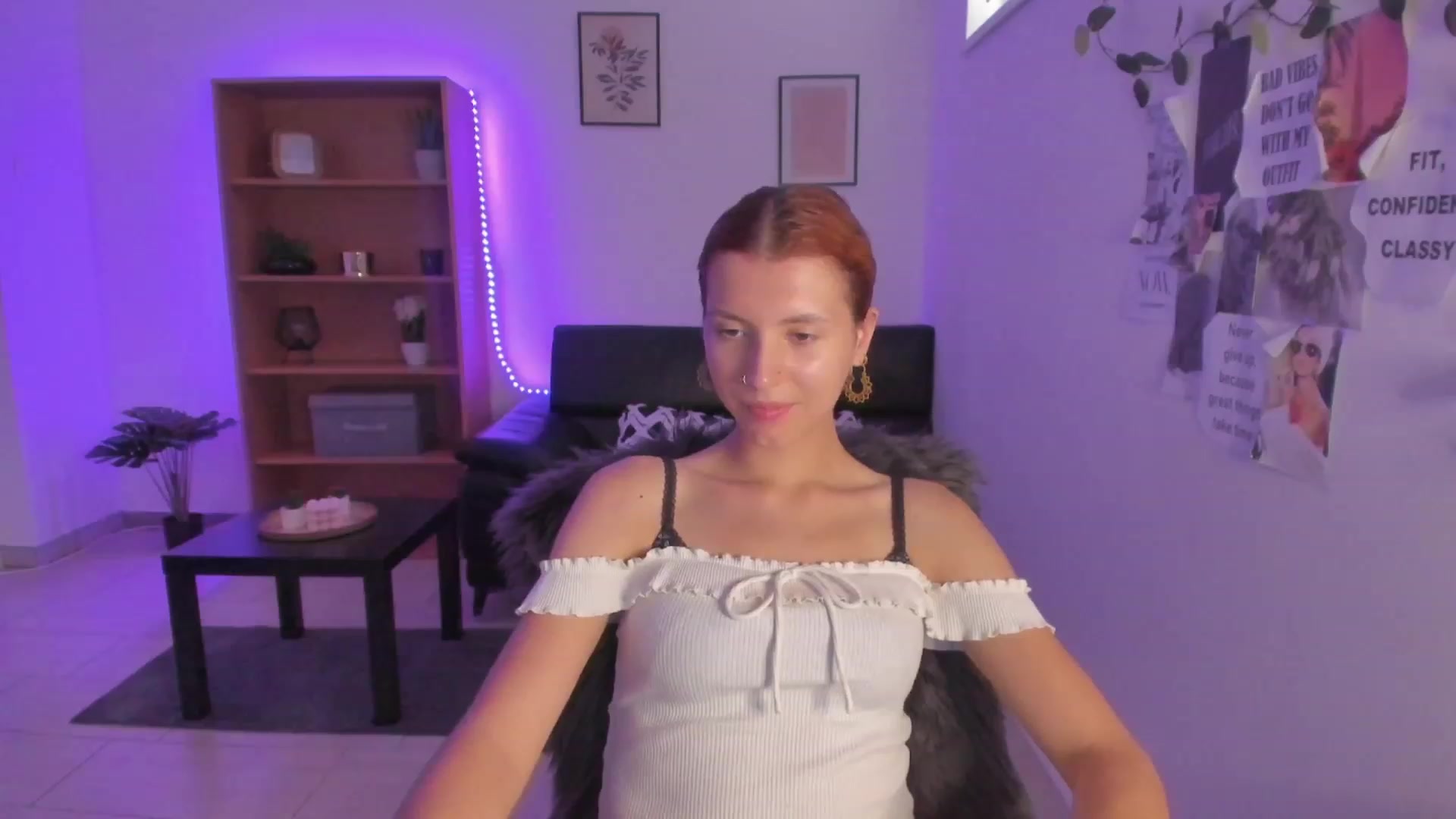 Gallery image thumbnail from SaraJaay18's myfreecams stream on, 08/24/2023, 10:17 image 14 of 20