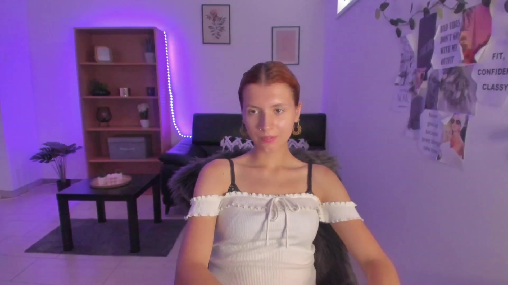 Gallery image thumbnail from SaraJaay18's myfreecams stream on, 08/24/2023, 11:30 image 16 of 20