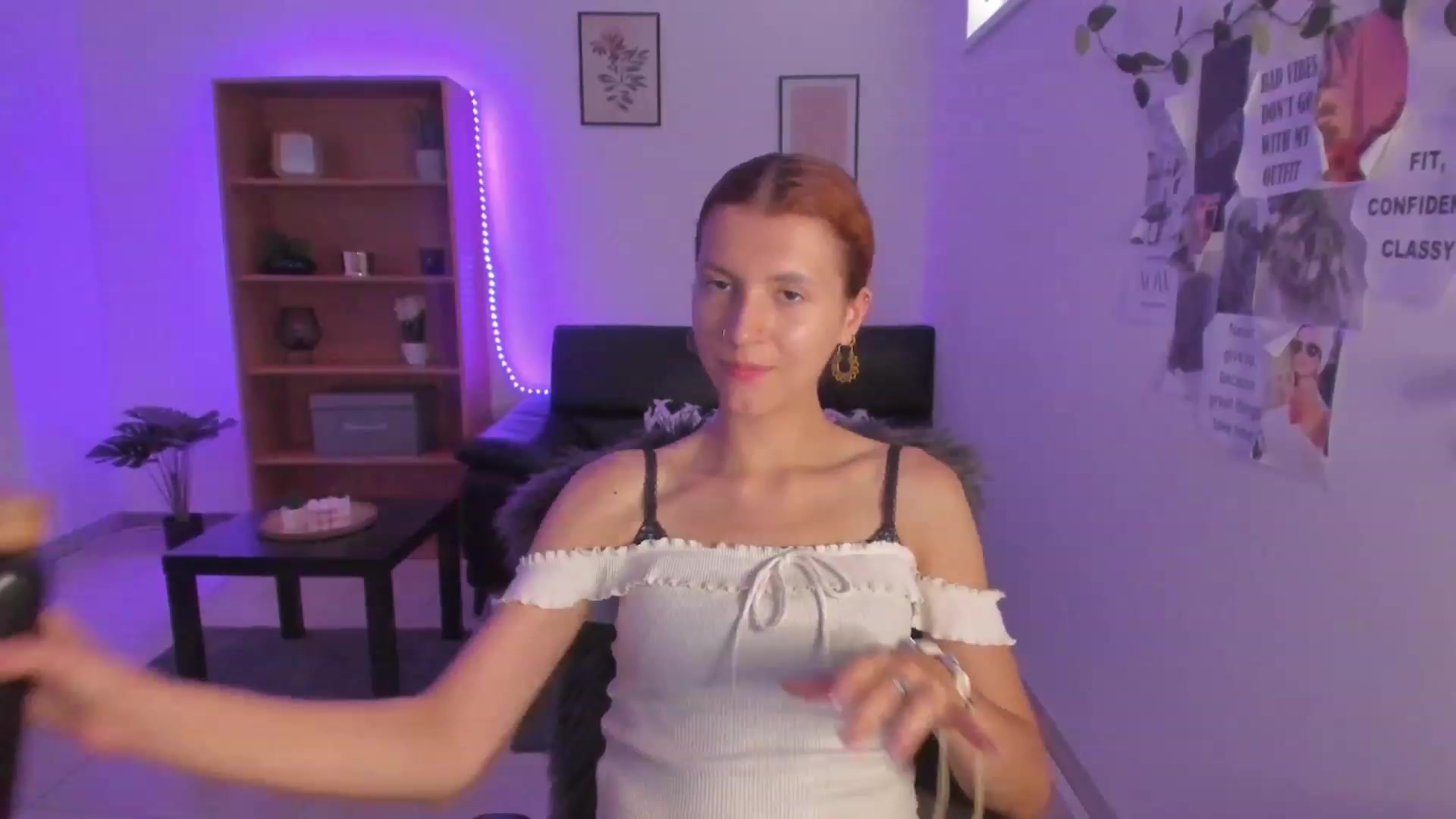 Gallery image thumbnail from SaraJaay18's myfreecams stream on, 08/24/2023, 12:02 image 6 of 20