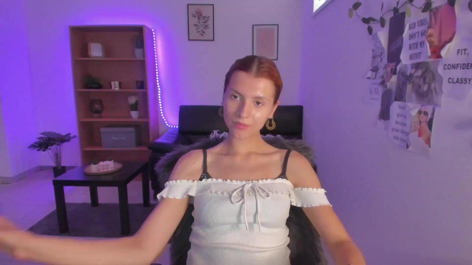 Gallery image thumbnail from SaraJaay18's myfreecams stream on, 08/24/2023, 12:58 image 15 of 20