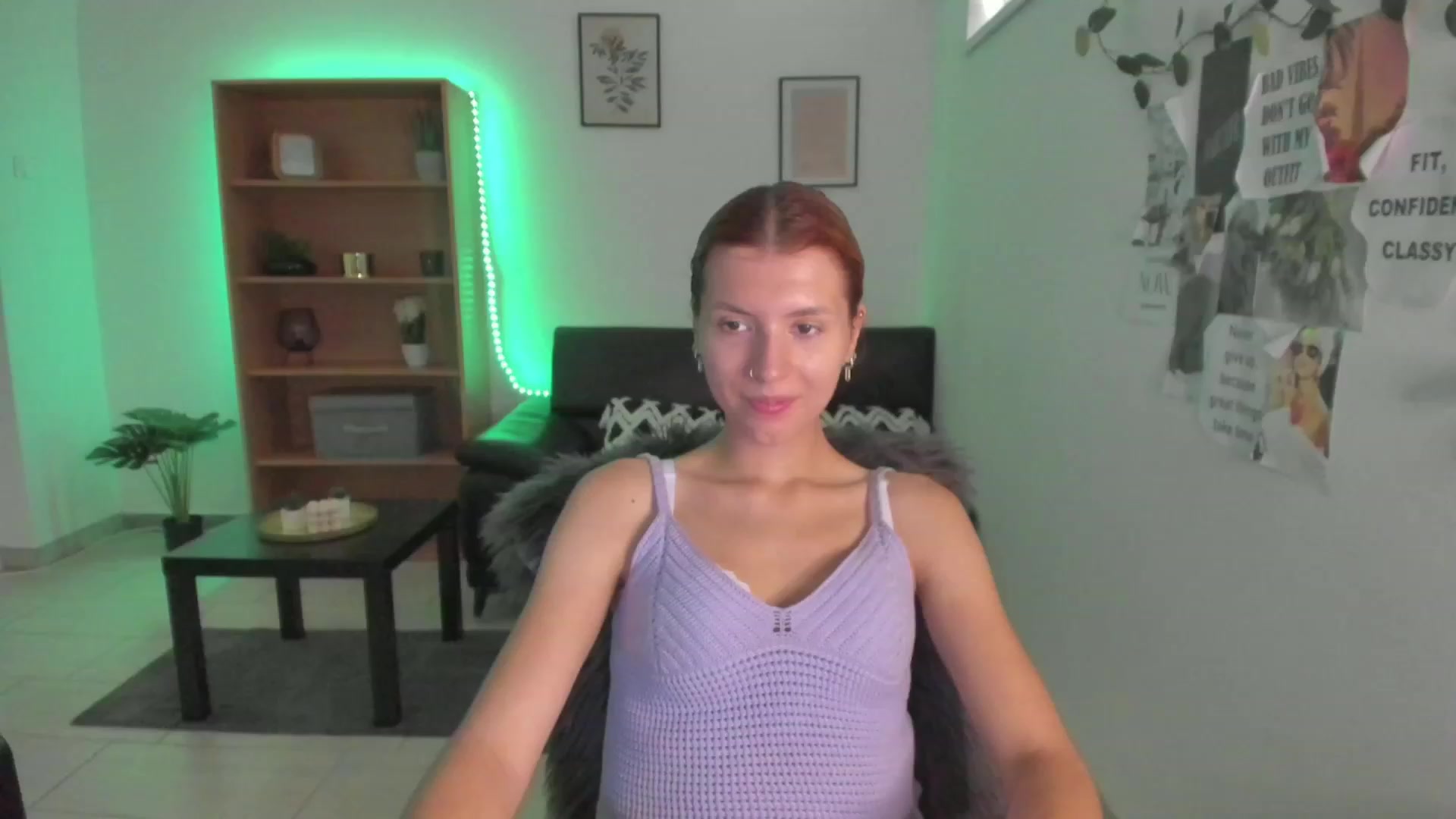 Gallery image thumbnail from SaraJaay18's myfreecams stream on, 08/25/2023, 10:25 image 4 of 20