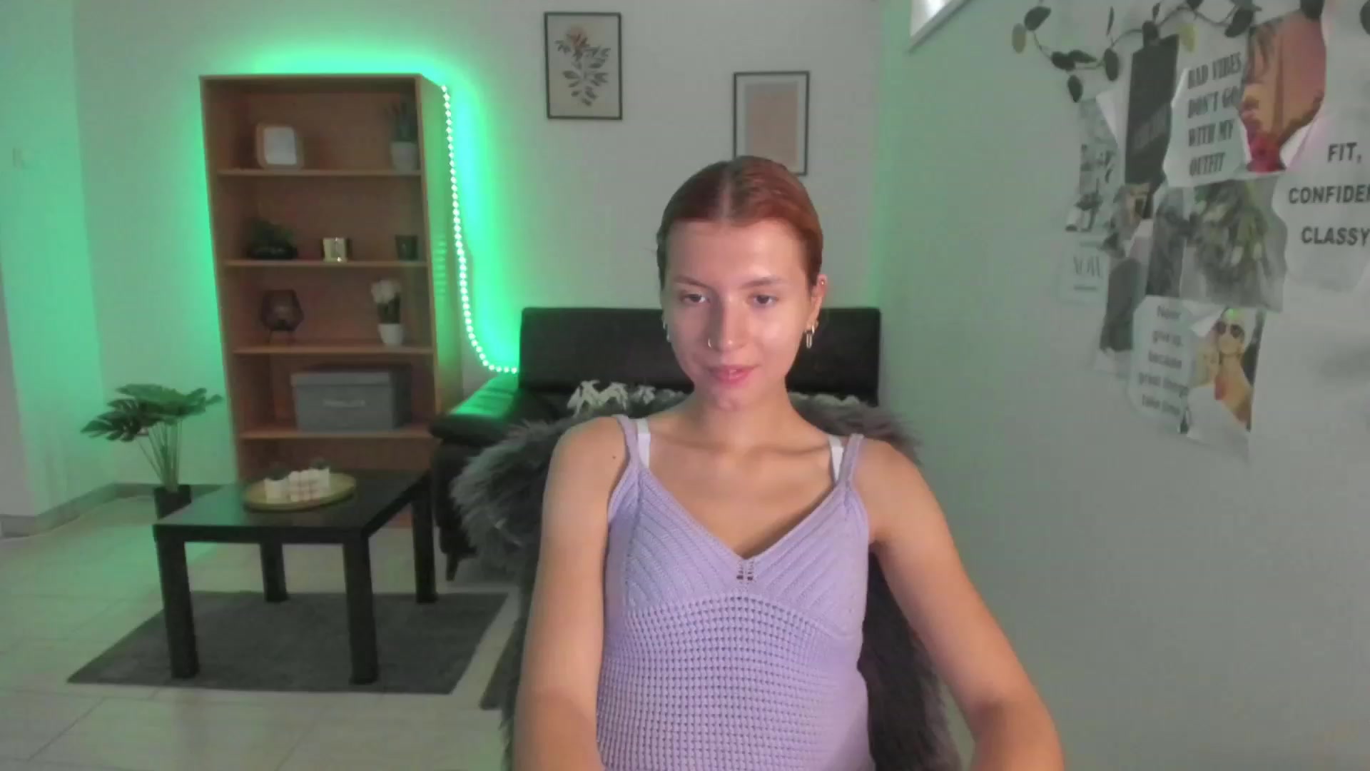 Gallery image thumbnail from SaraJaay18's myfreecams stream on, 08/25/2023, 10:25 image 16 of 20