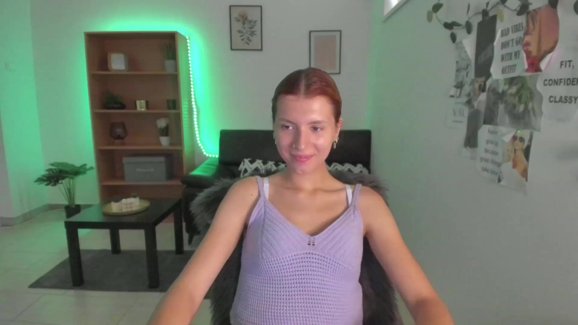 Gallery image thumbnail from SaraJaay18's myfreecams stream on, 08/25/2023, 10:25 image 13 of 20