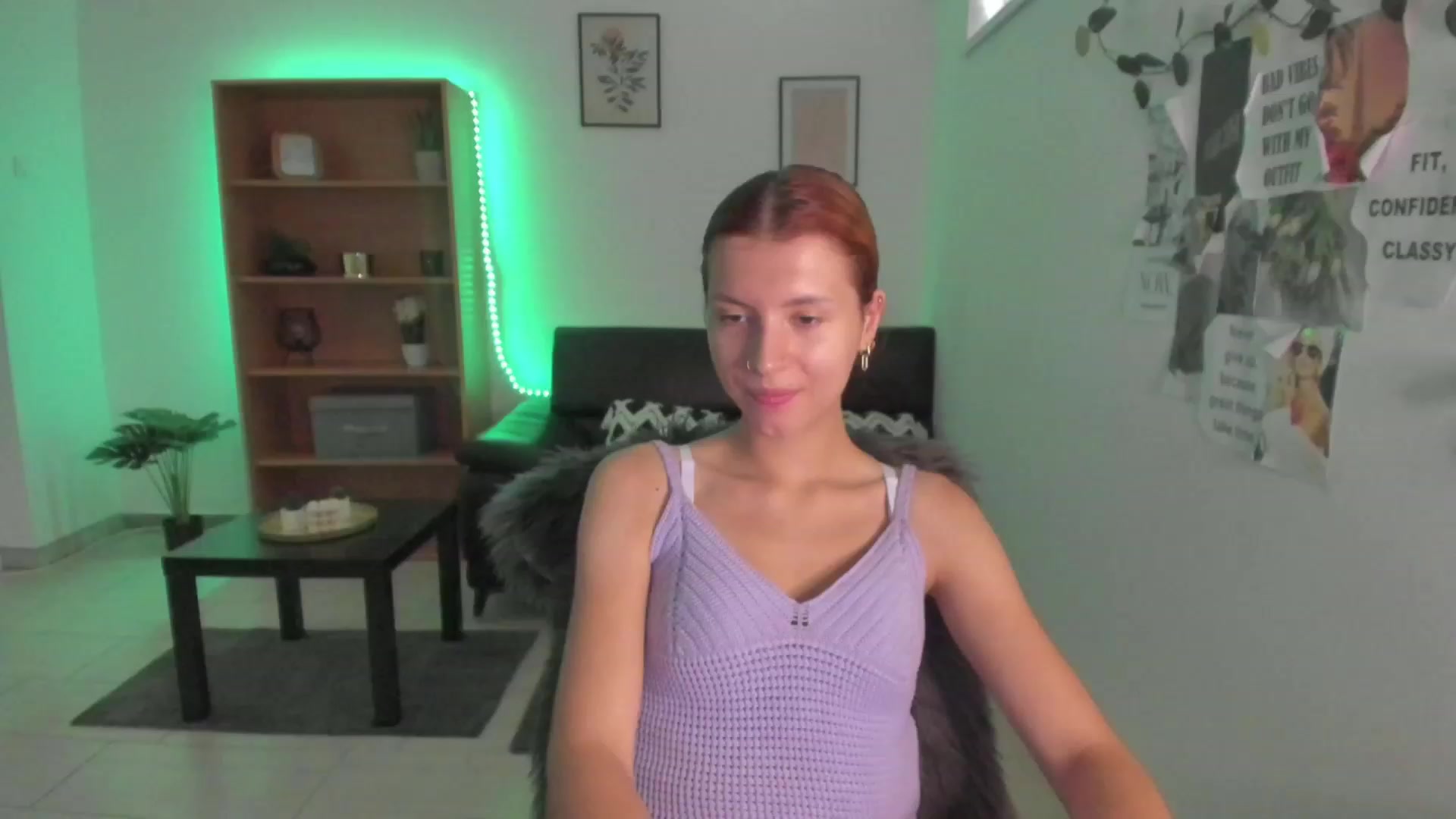 Gallery image thumbnail from SaraJaay18's myfreecams stream on, 08/25/2023, 10:25 image 10 of 20