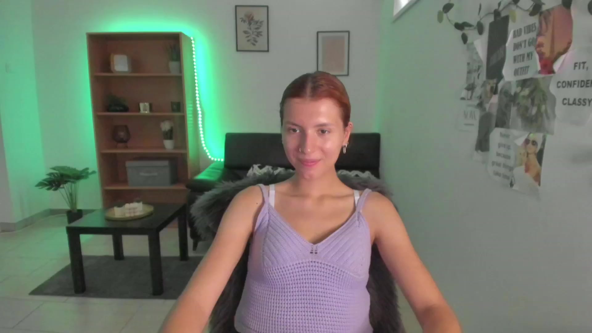 Gallery image thumbnail from SaraJaay18's myfreecams stream on, 08/25/2023, 10:25 image 19 of 20