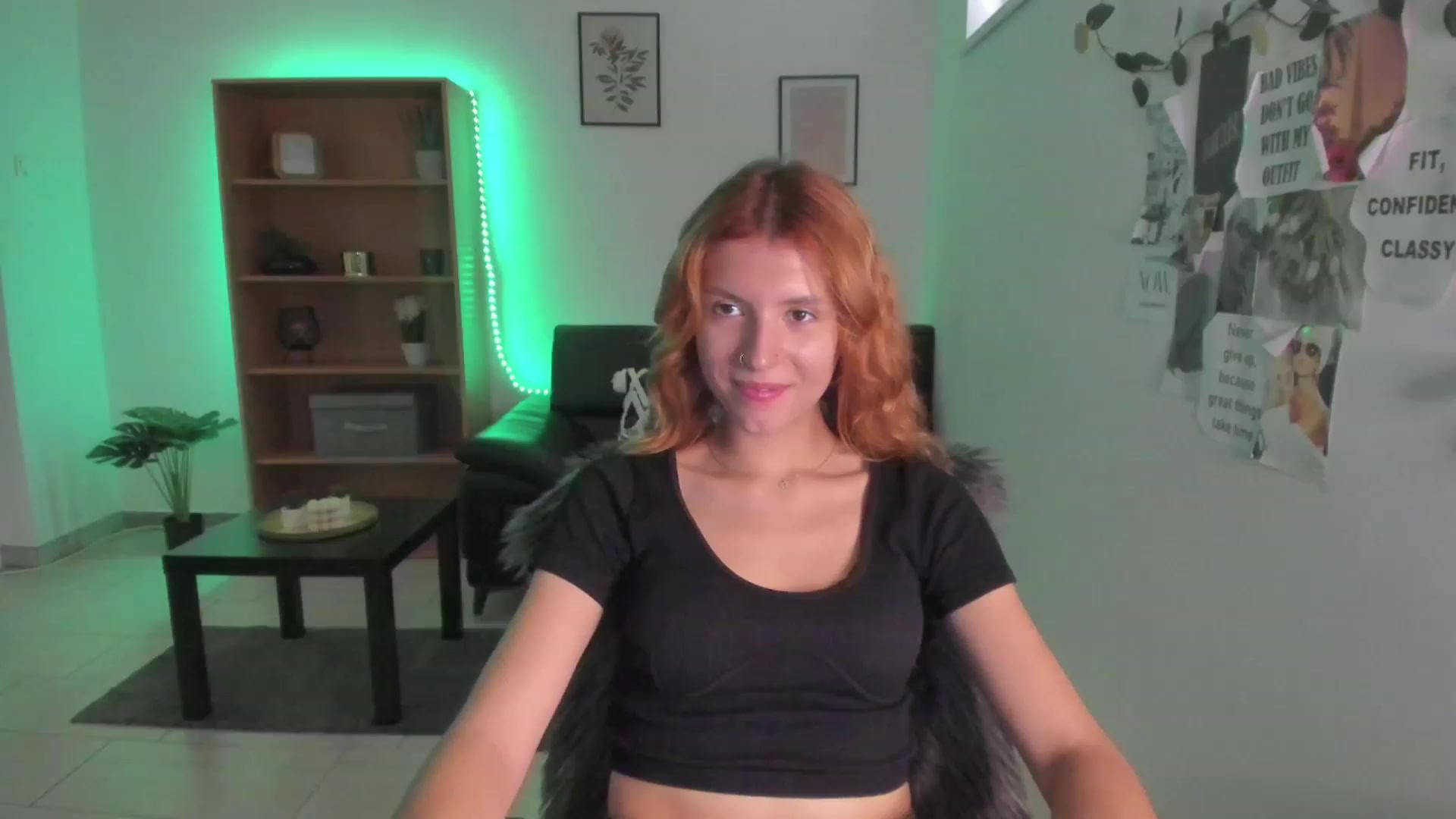 Gallery image thumbnail from SaraJaay18's myfreecams stream on, 08/26/2023, 09:30 image 1 of 20