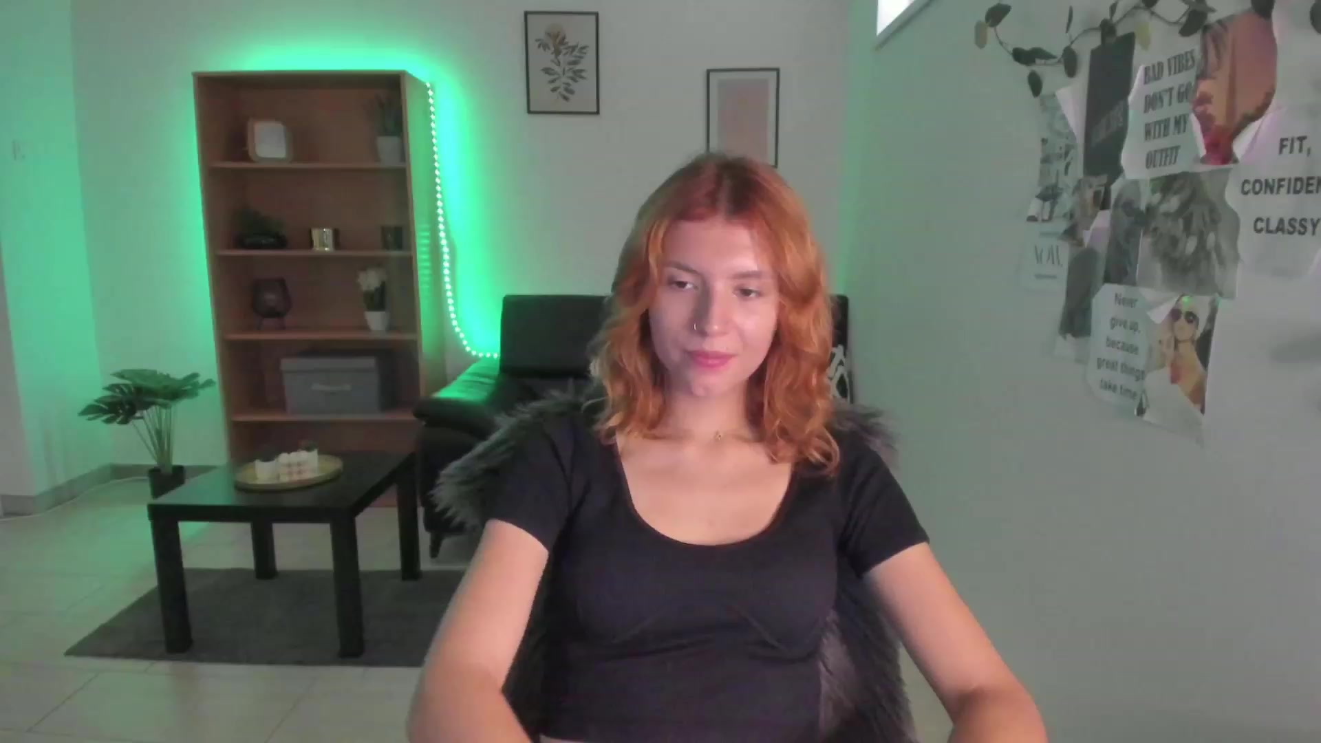 Gallery image thumbnail from SaraJaay18's myfreecams stream on, 08/26/2023, 09:30 image 17 of 20