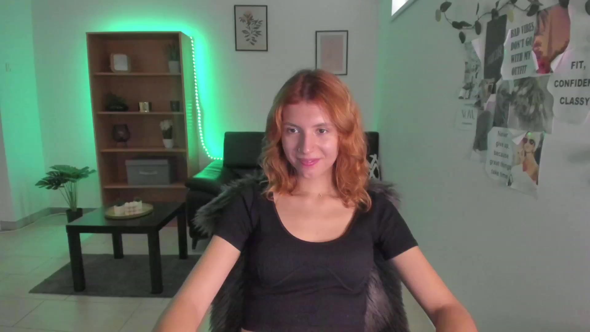 Gallery image thumbnail from SaraJaay18's myfreecams stream on, 08/26/2023, 09:30 image 14 of 20
