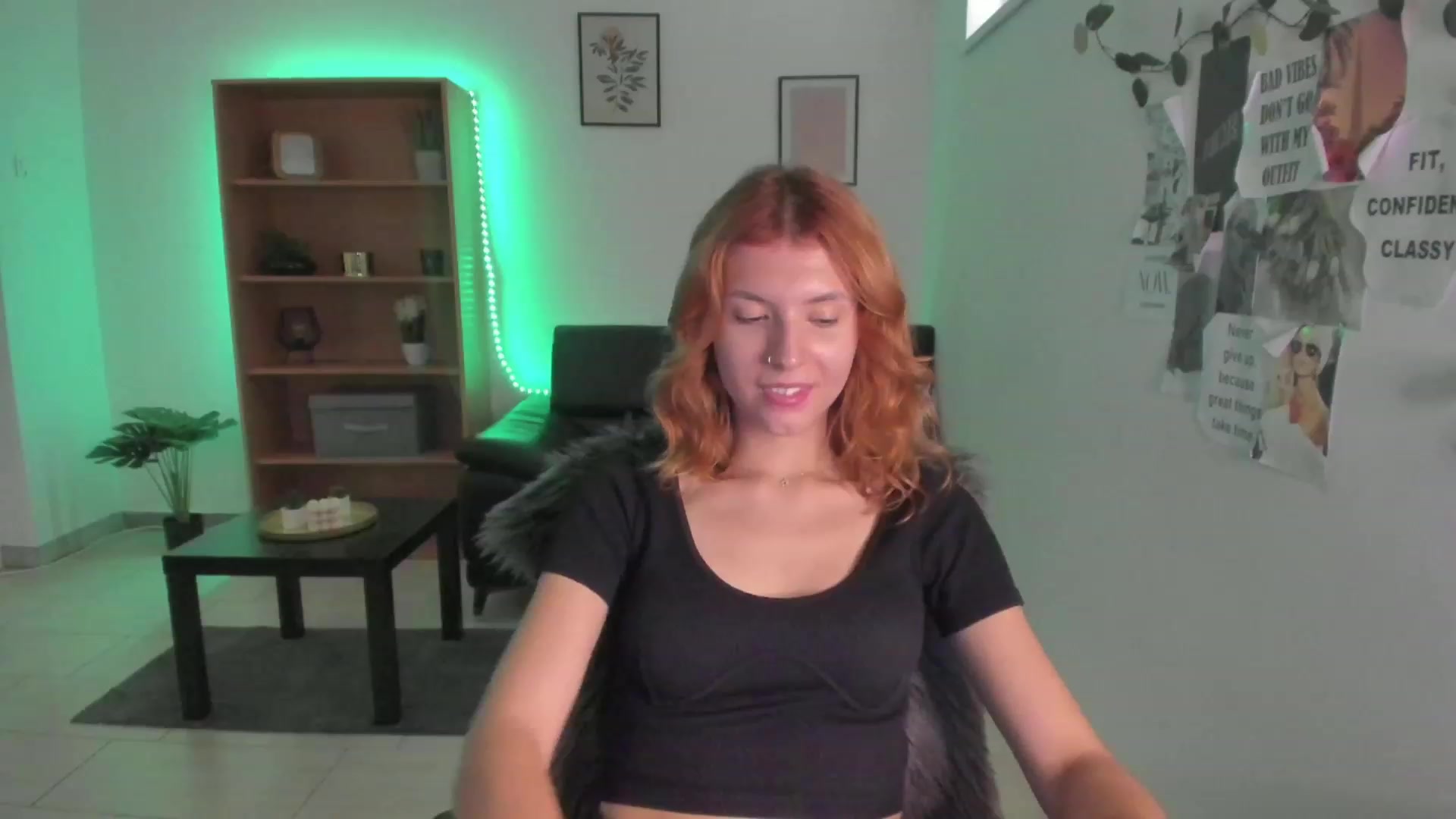 Gallery image thumbnail from SaraJaay18's myfreecams stream on, 08/26/2023, 09:30 image 20 of 20
