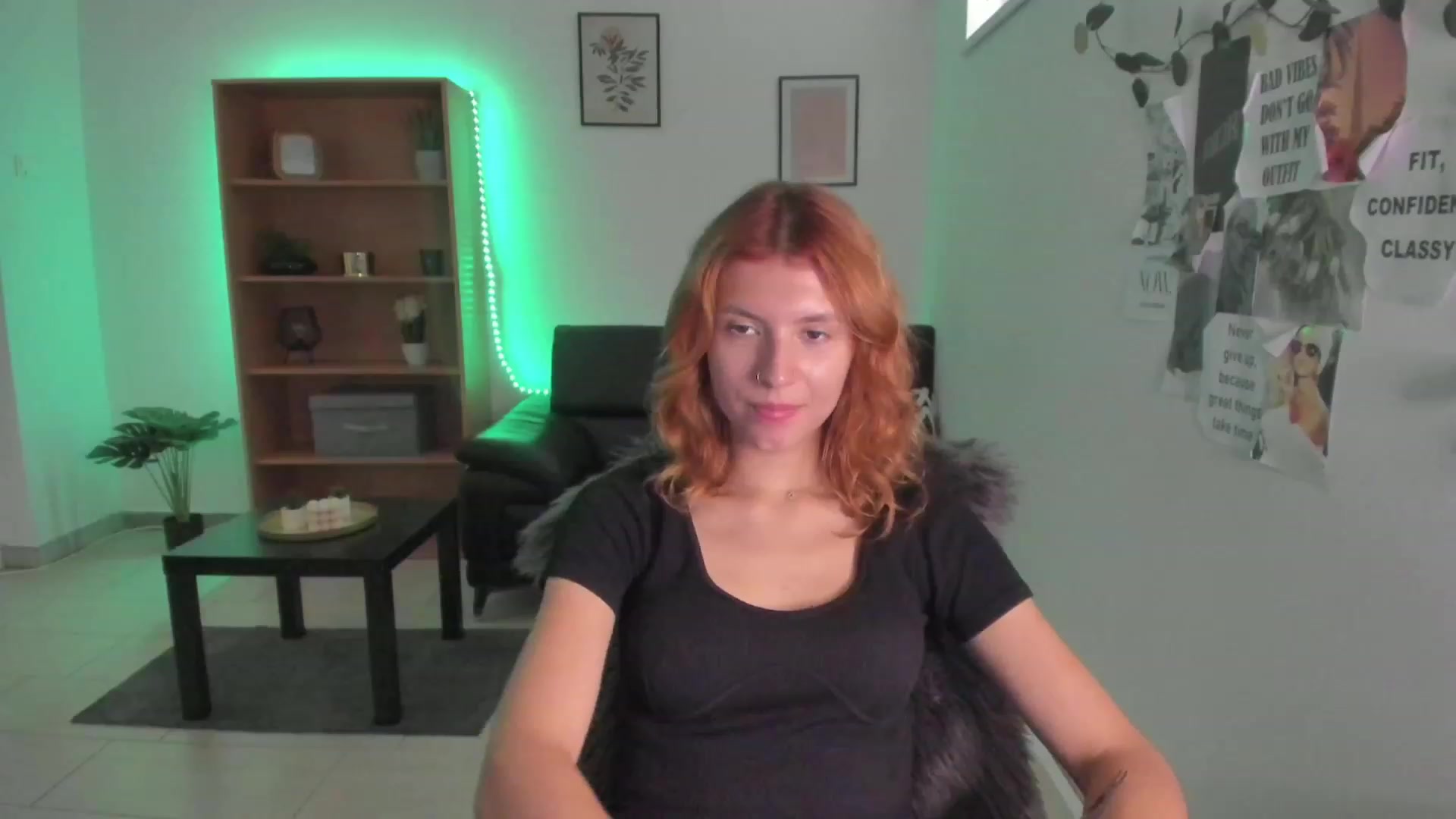 Gallery image thumbnail from SaraJaay18's myfreecams stream on, 08/26/2023, 10:43 image 3 of 20
