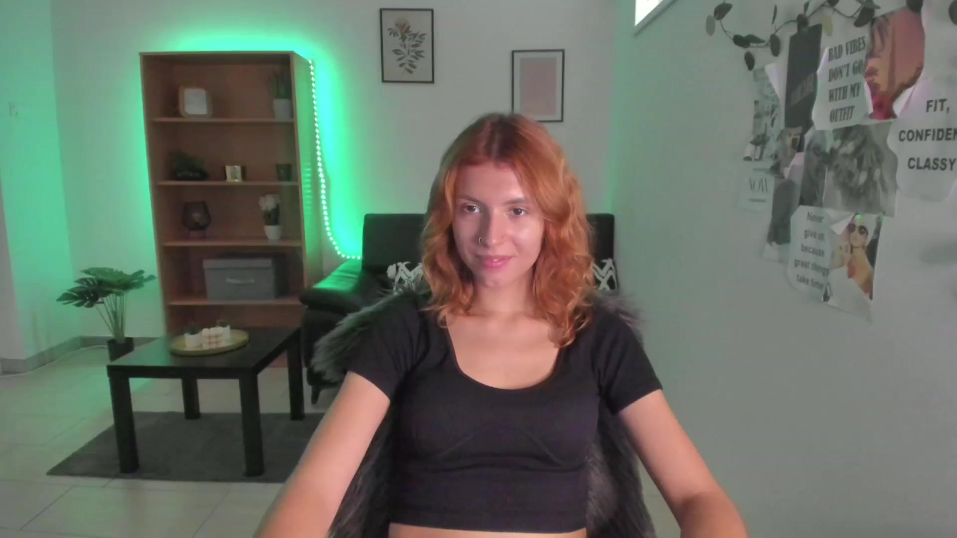 Gallery image thumbnail from SaraJaay18's myfreecams stream on, 08/26/2023, 11:44 image 13 of 20