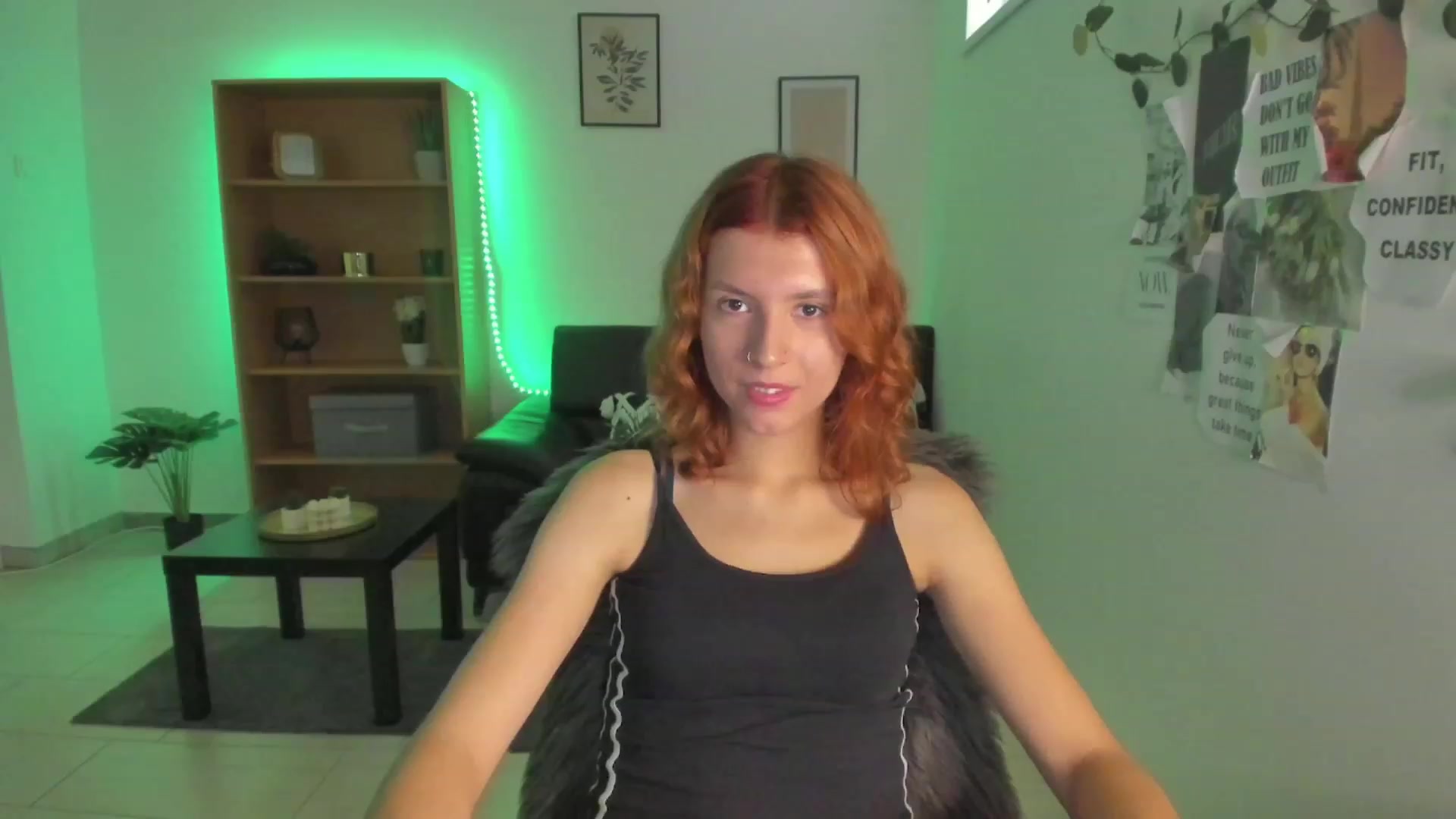 Gallery image thumbnail from SaraJaay18's myfreecams stream on, 08/30/2023, 08:32 image 4 of 20