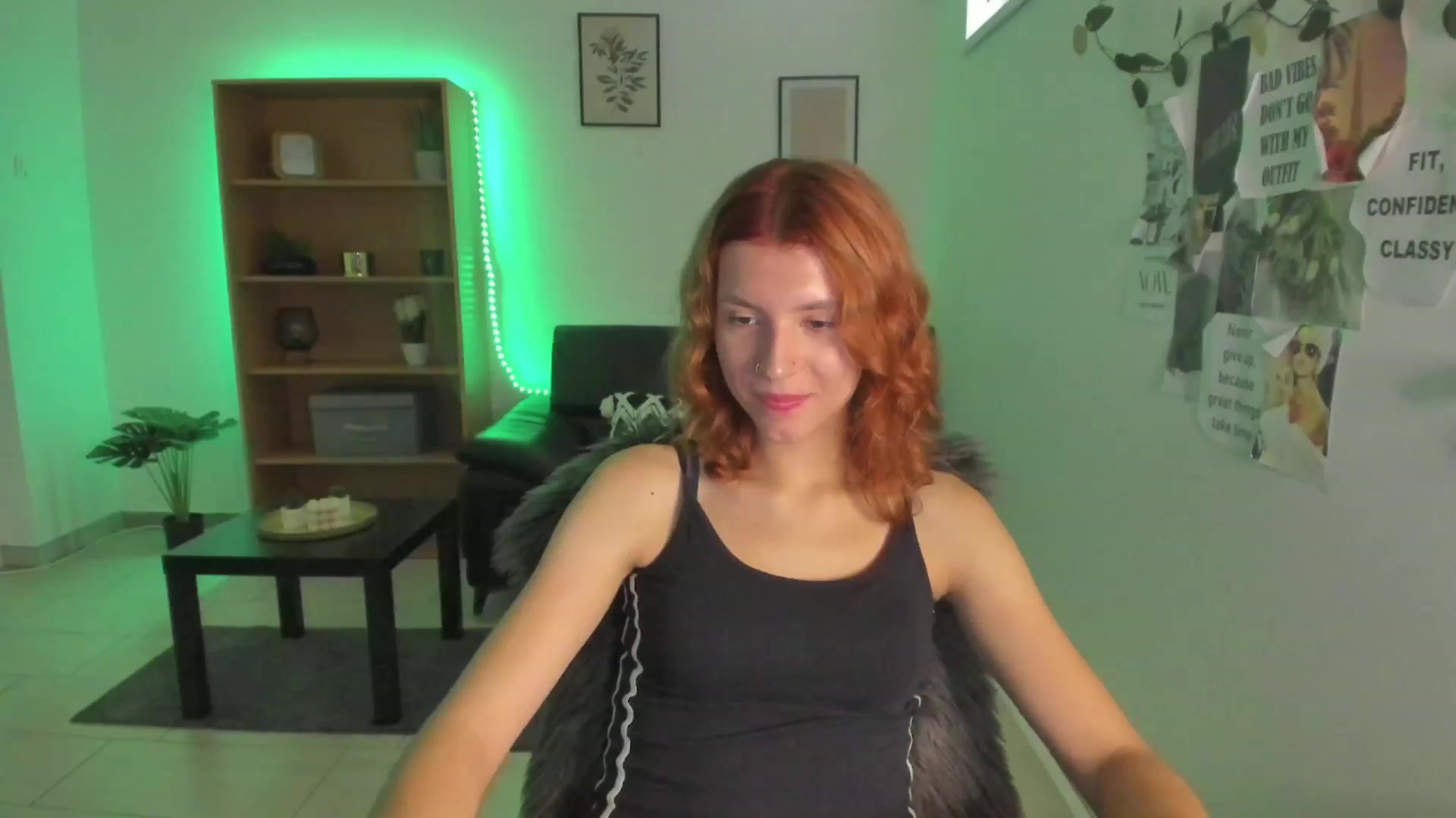 Gallery image thumbnail from SaraJaay18's myfreecams stream on, 08/30/2023, 08:32 image 8 of 20