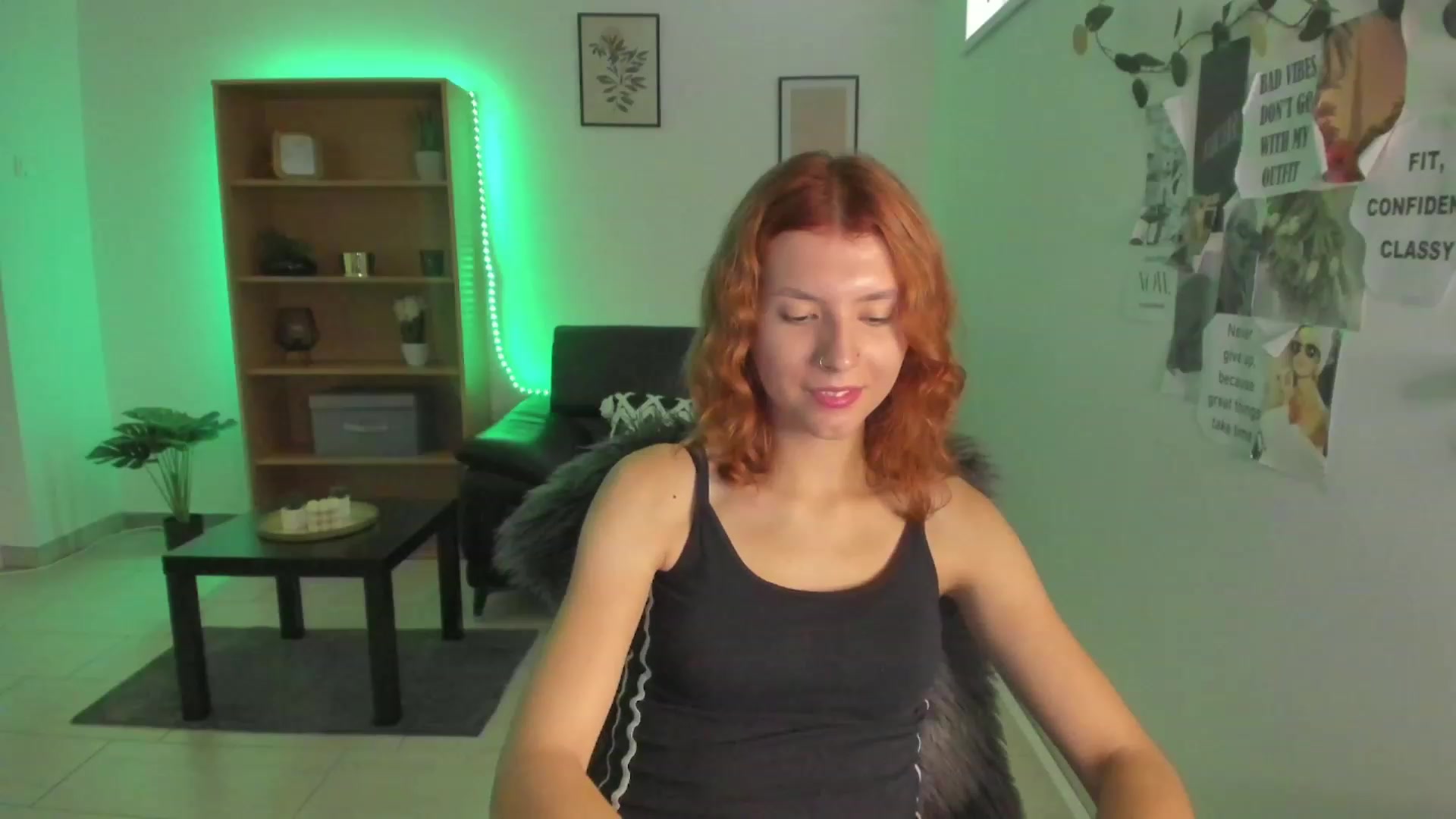 Gallery image thumbnail from SaraJaay18's myfreecams stream on, 08/30/2023, 08:32 image 10 of 20